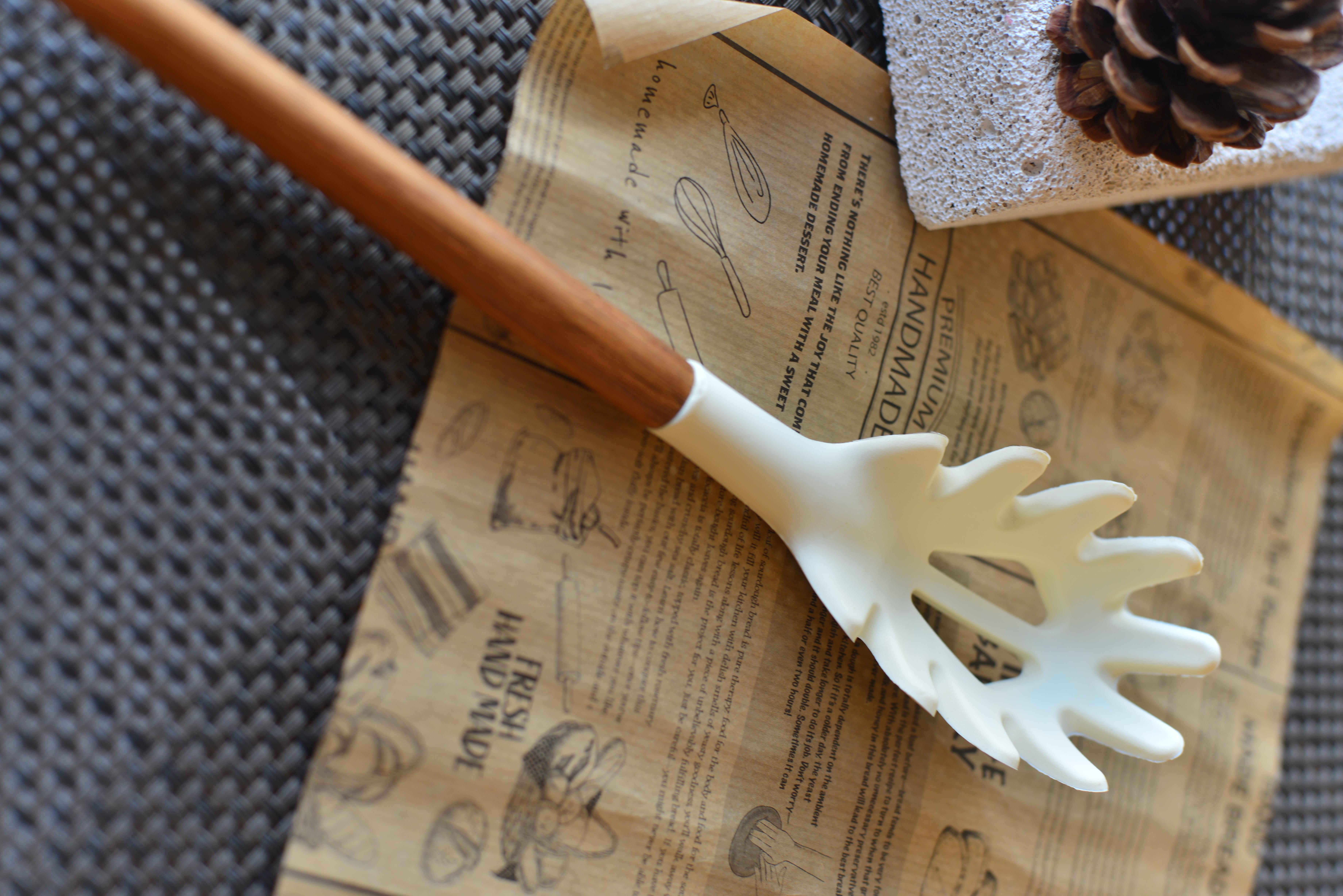 Akasya Saplı Silikon Makarna Kepçesi / Krem