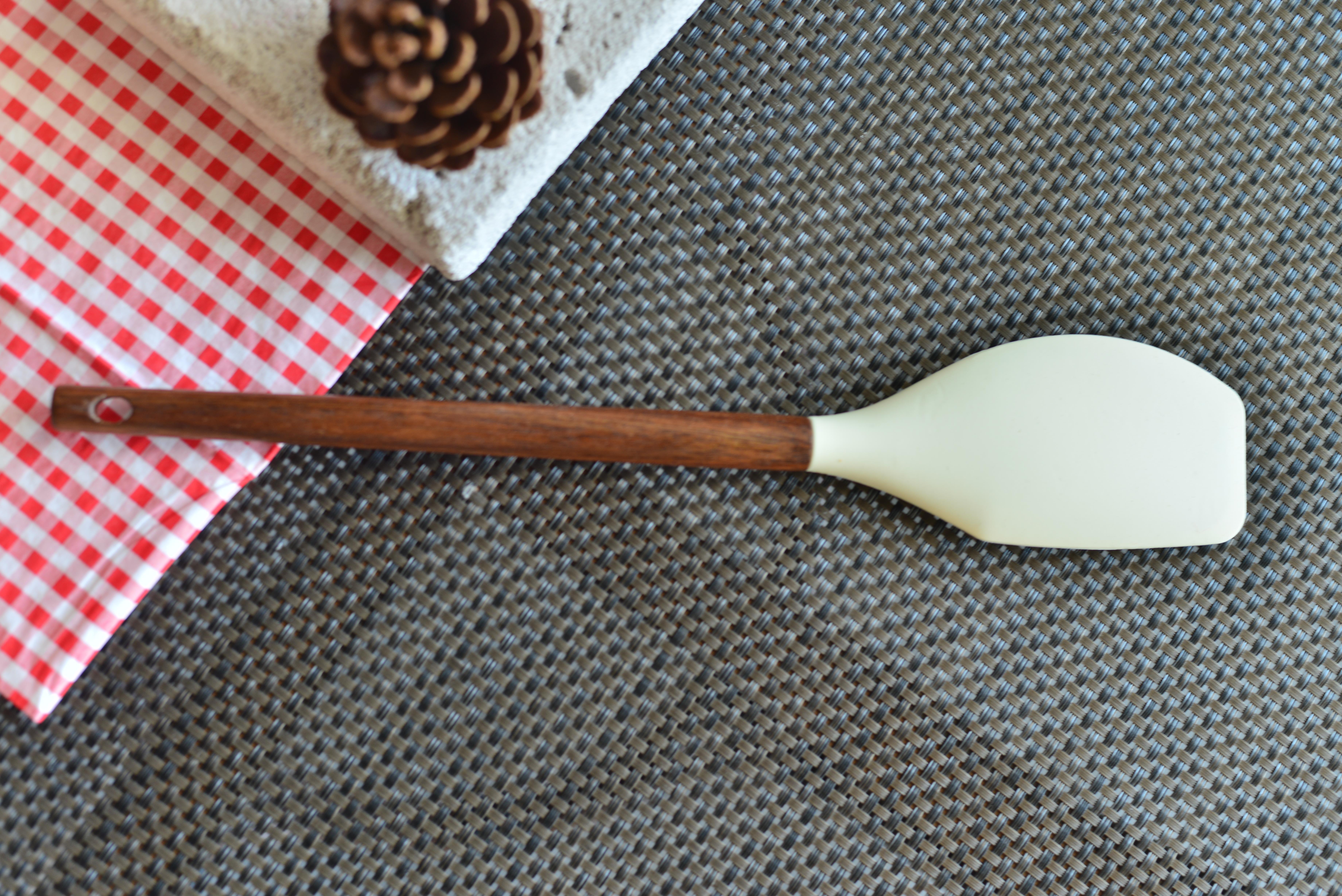 Akasya Saplı Silikon Spatula / Krem