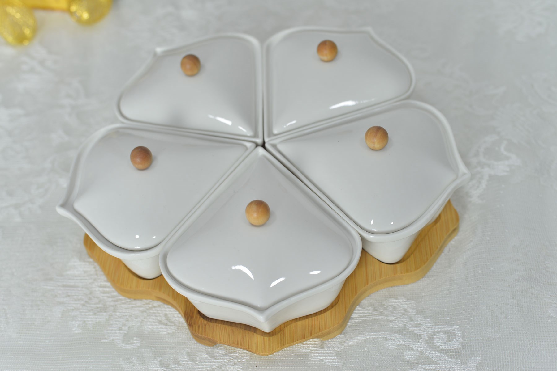 BAMBU TEPSİLİ PORSELEN KAHVALTILIK