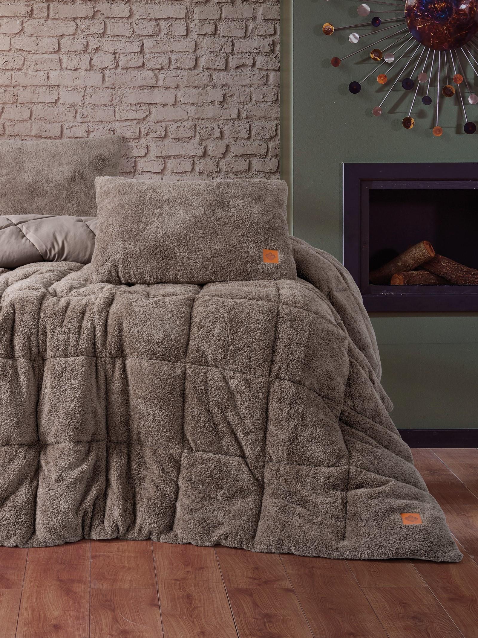 Çift Kişilik Peluş Yorgan Seti Bej