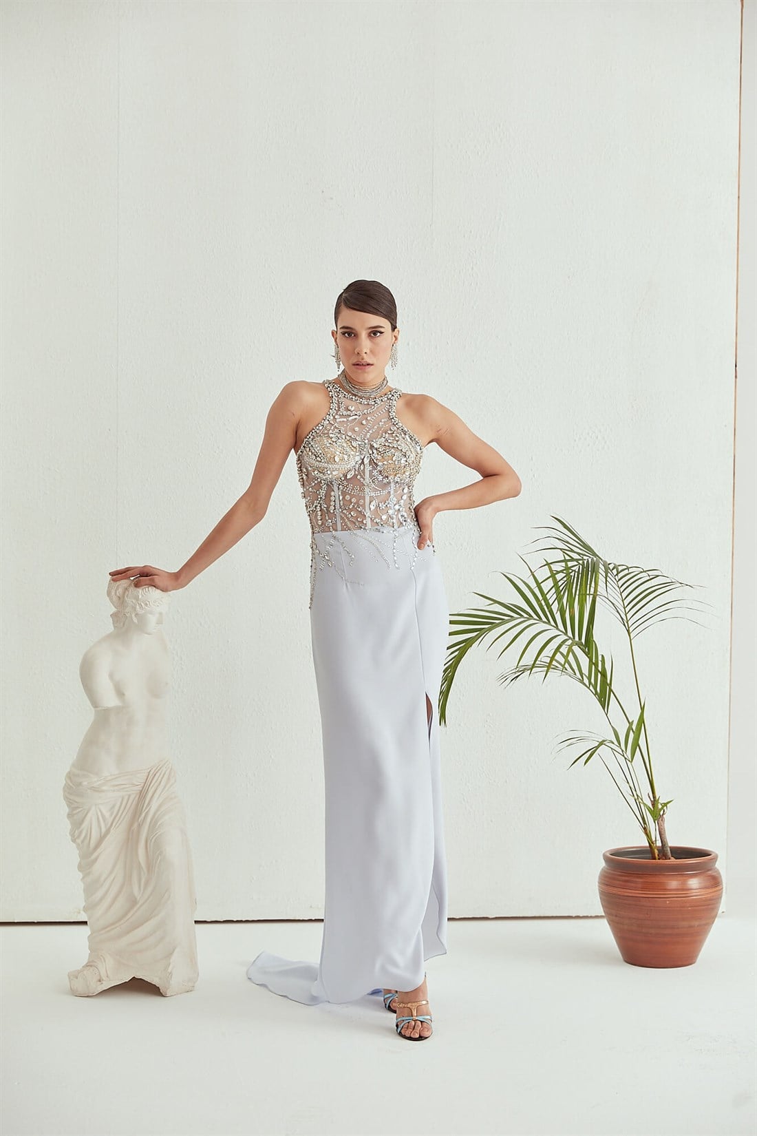 Mavi İşlemeli Yırtmaçlı Transparan Elbise