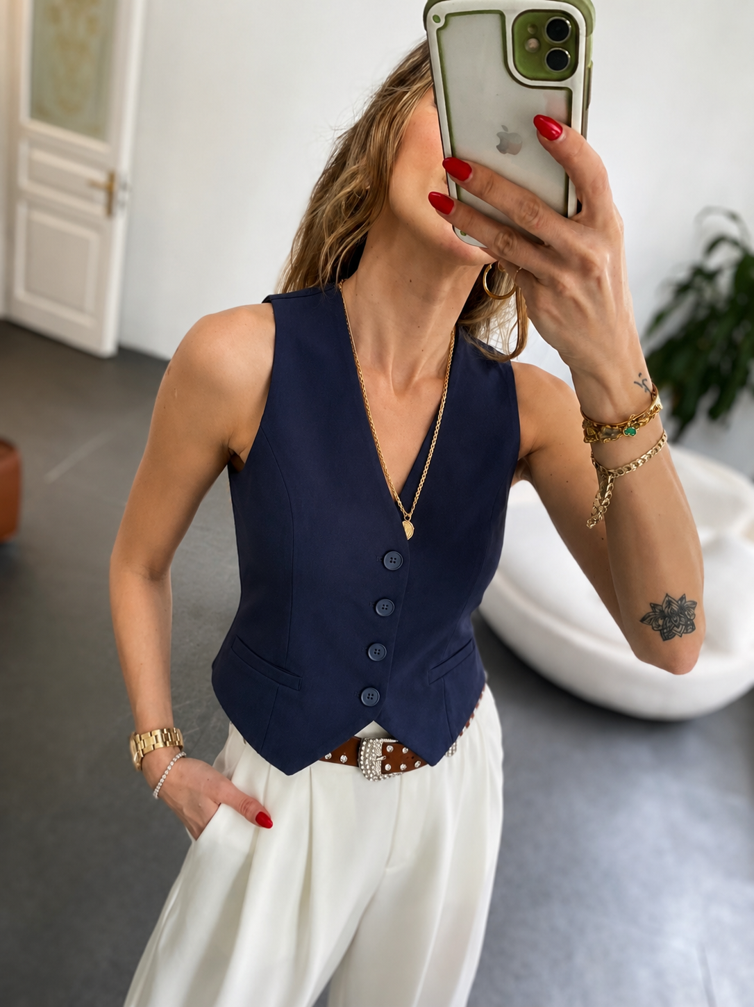 Astarlı Dört Düğmeli Crop Yelek Lacivert