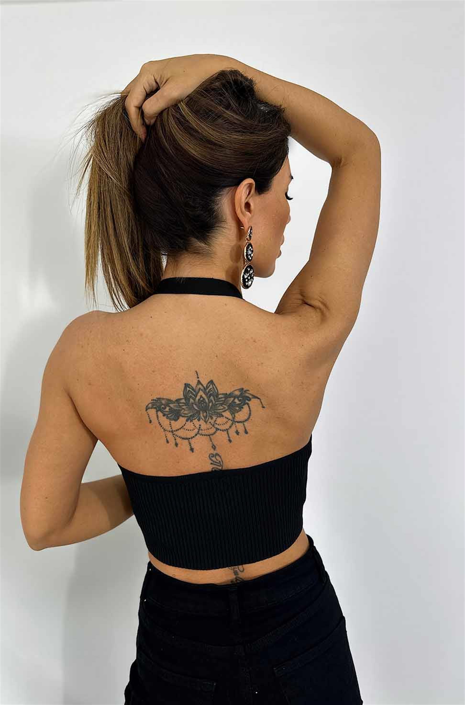 Boyundan Askılı V Yaka Triko Crop Top Siyah