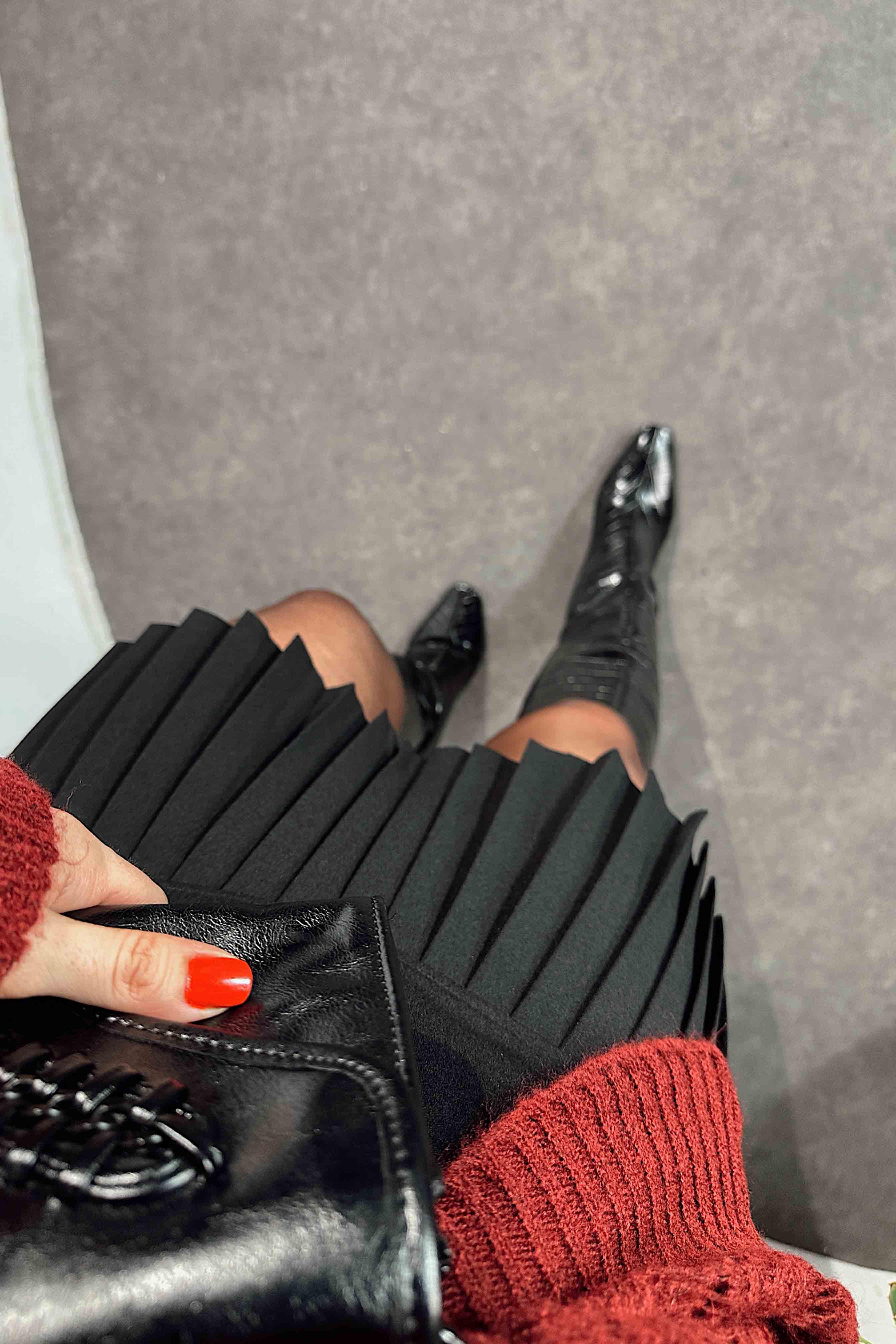 Full Likralı Yarı Piliseli Kumaş Etek Siyah