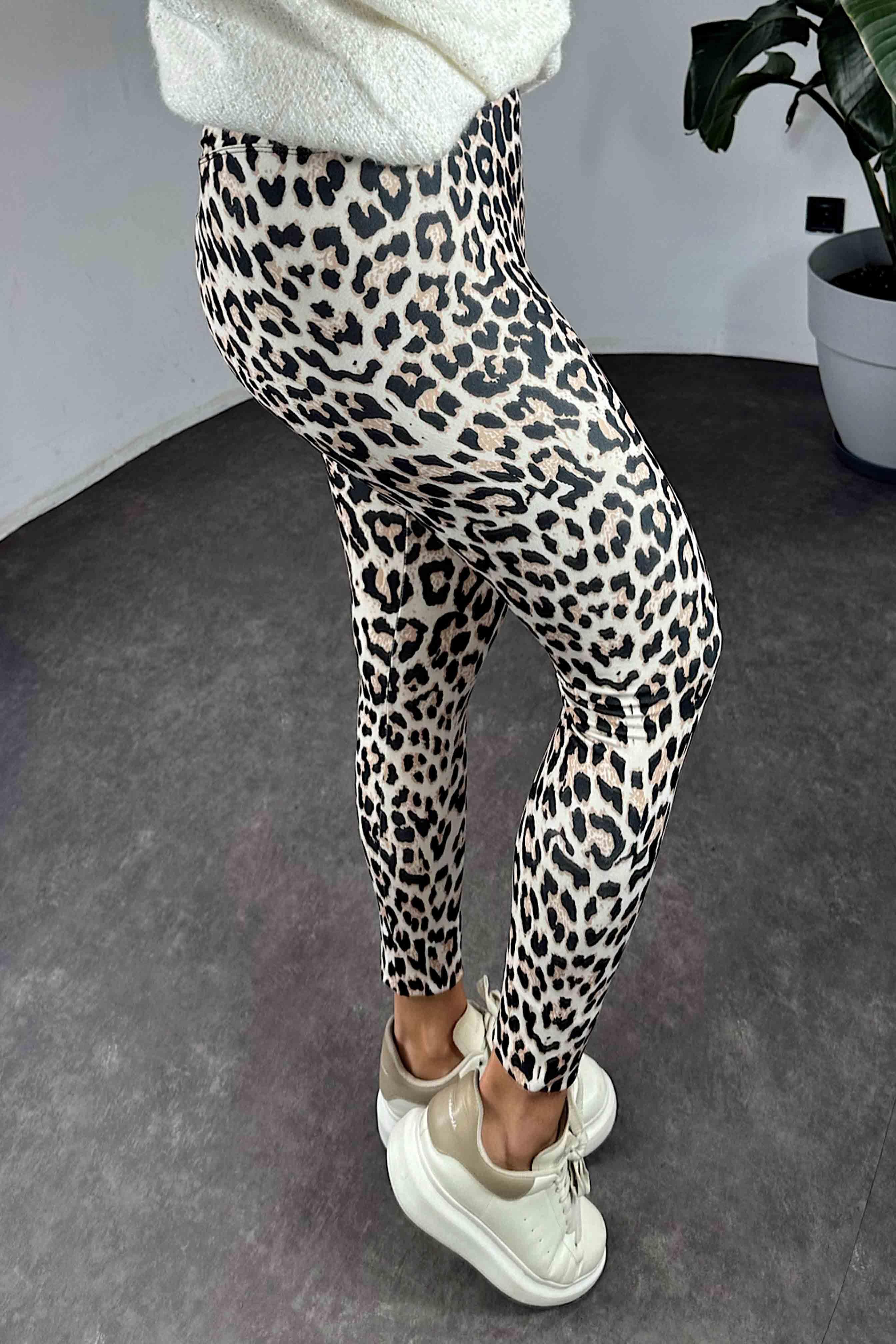 Geniş Kemer Leopar Desenli Kadın Tayt Ekru