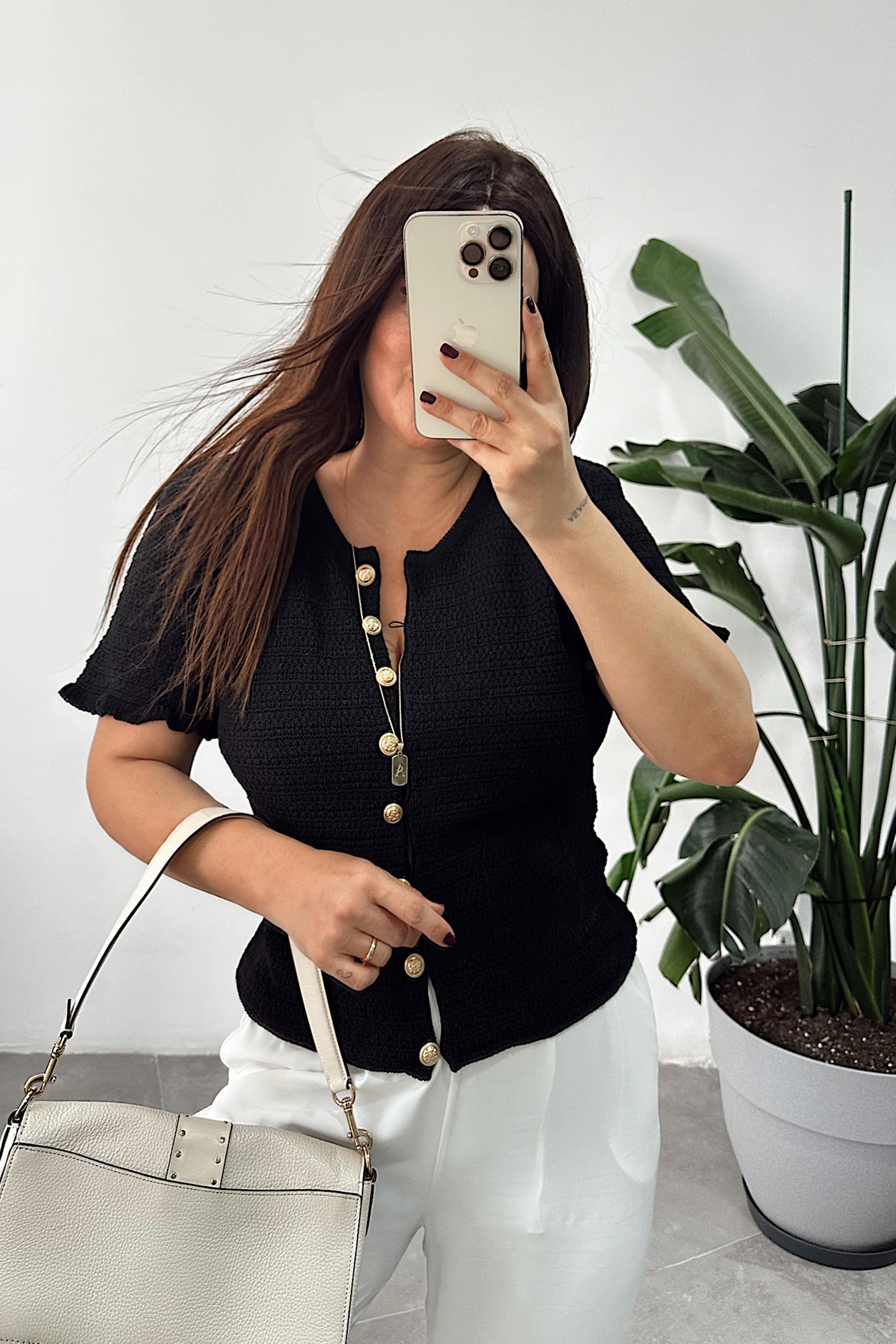 Gold Düğmeli Çift Cep Detaylı Kısa Kollu Hırka Siyah