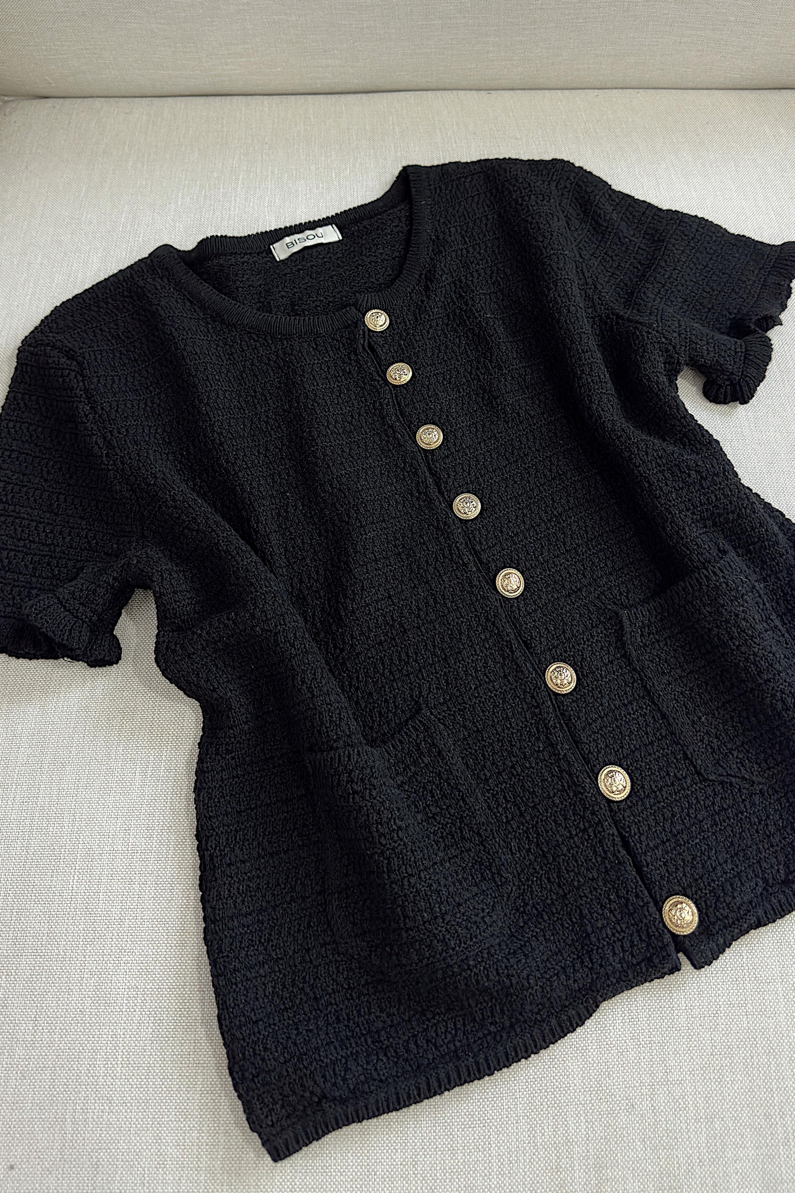 Gold Düğmeli Çift Cep Detaylı Kısa Kollu Hırka Siyah