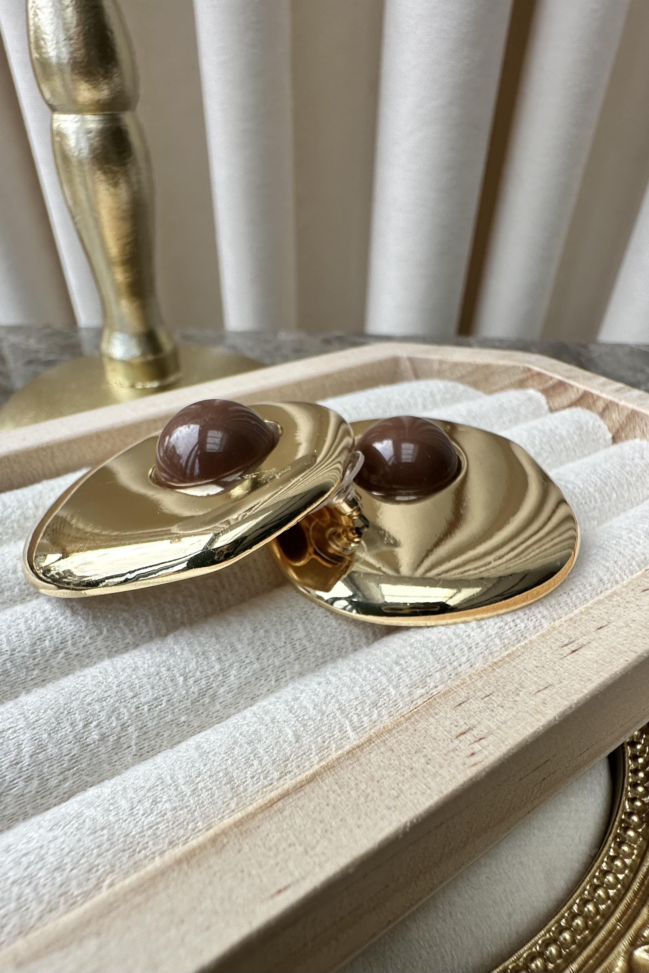 Gold Oval Kahve Mineli Küpe