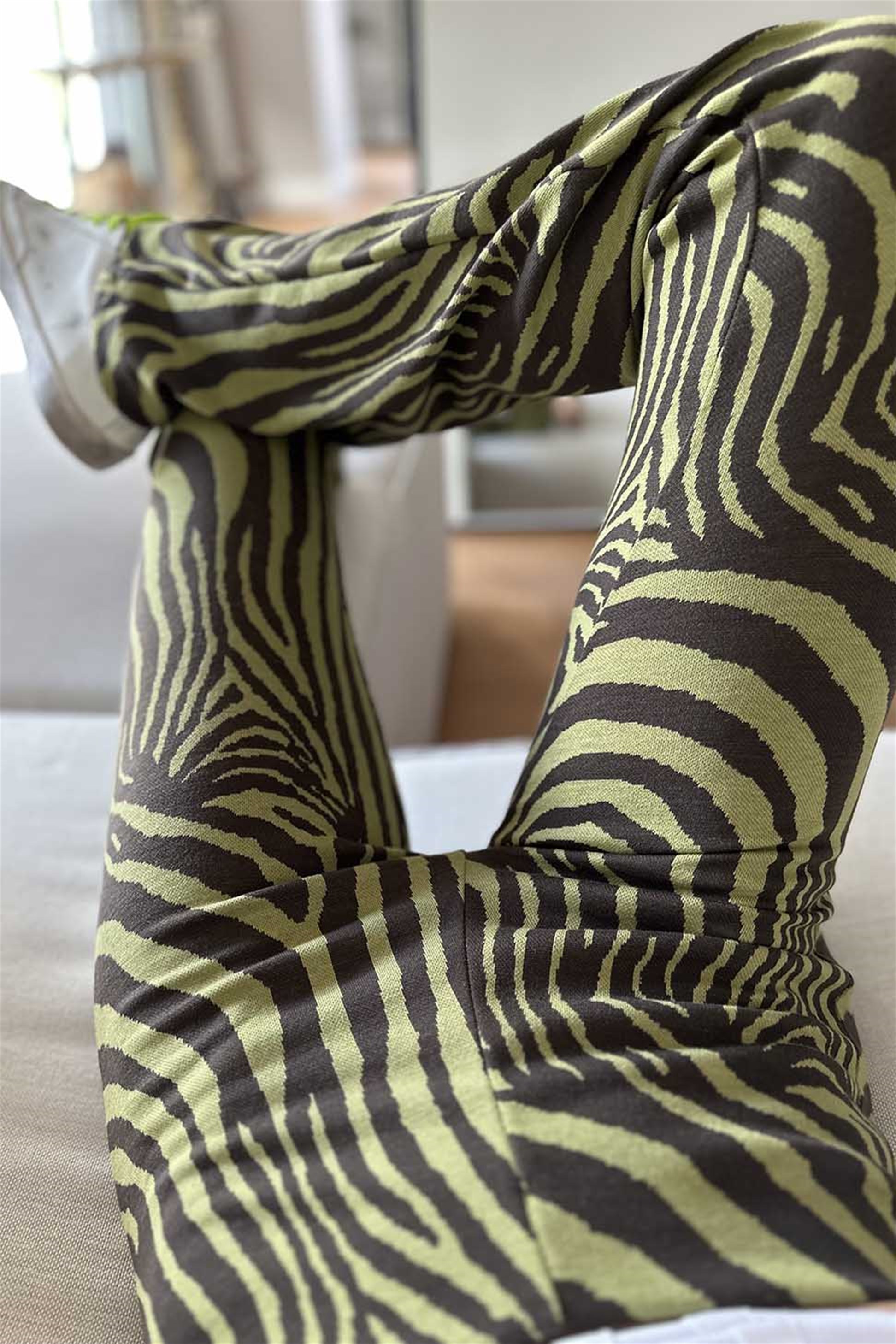Hafif İspanyol Paça Yumoş Zebra Desen Pantolon Limon Küfü