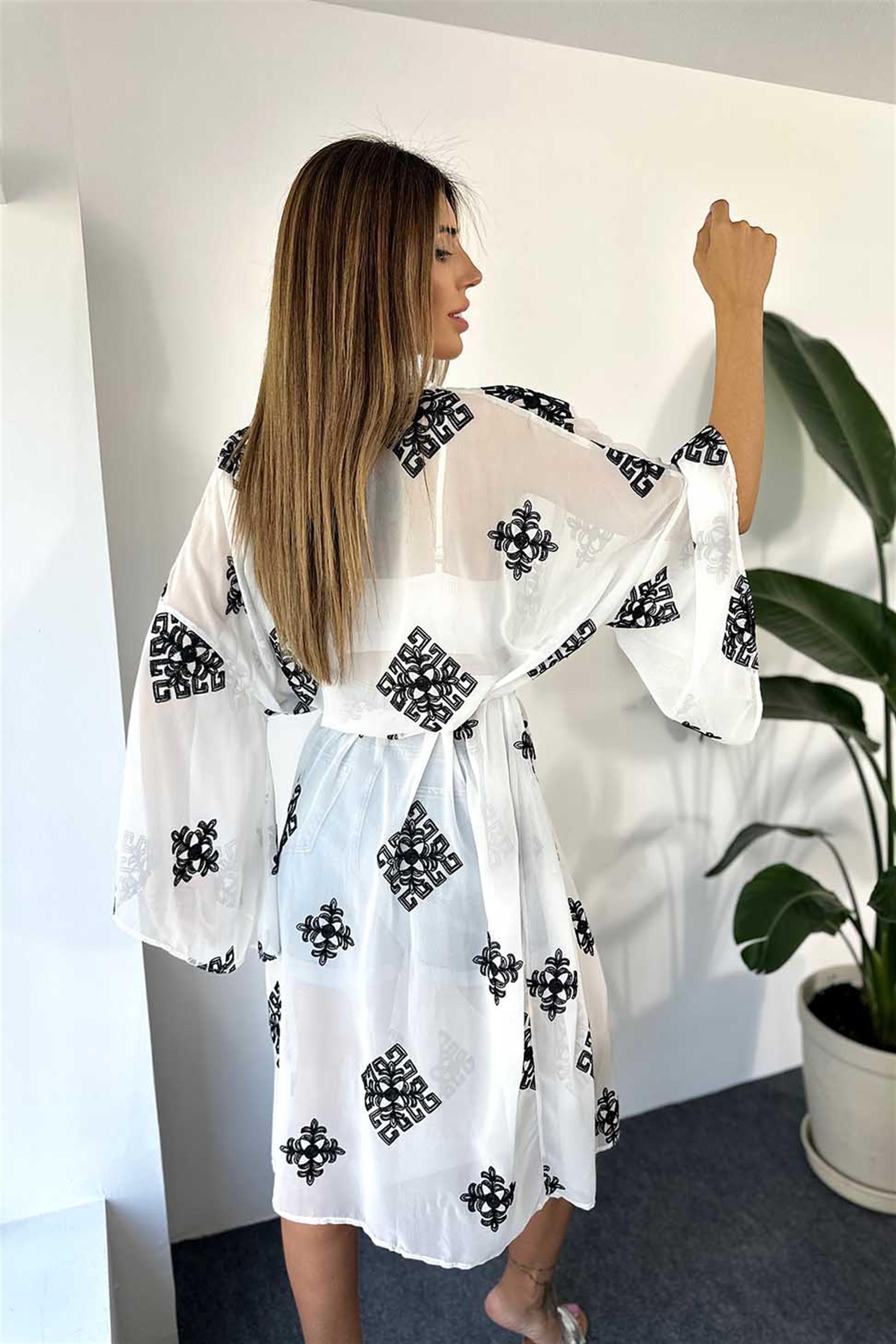 Lüks Kalite Şifon Kumaş Nakışlı Uzun Kimono Beyaz