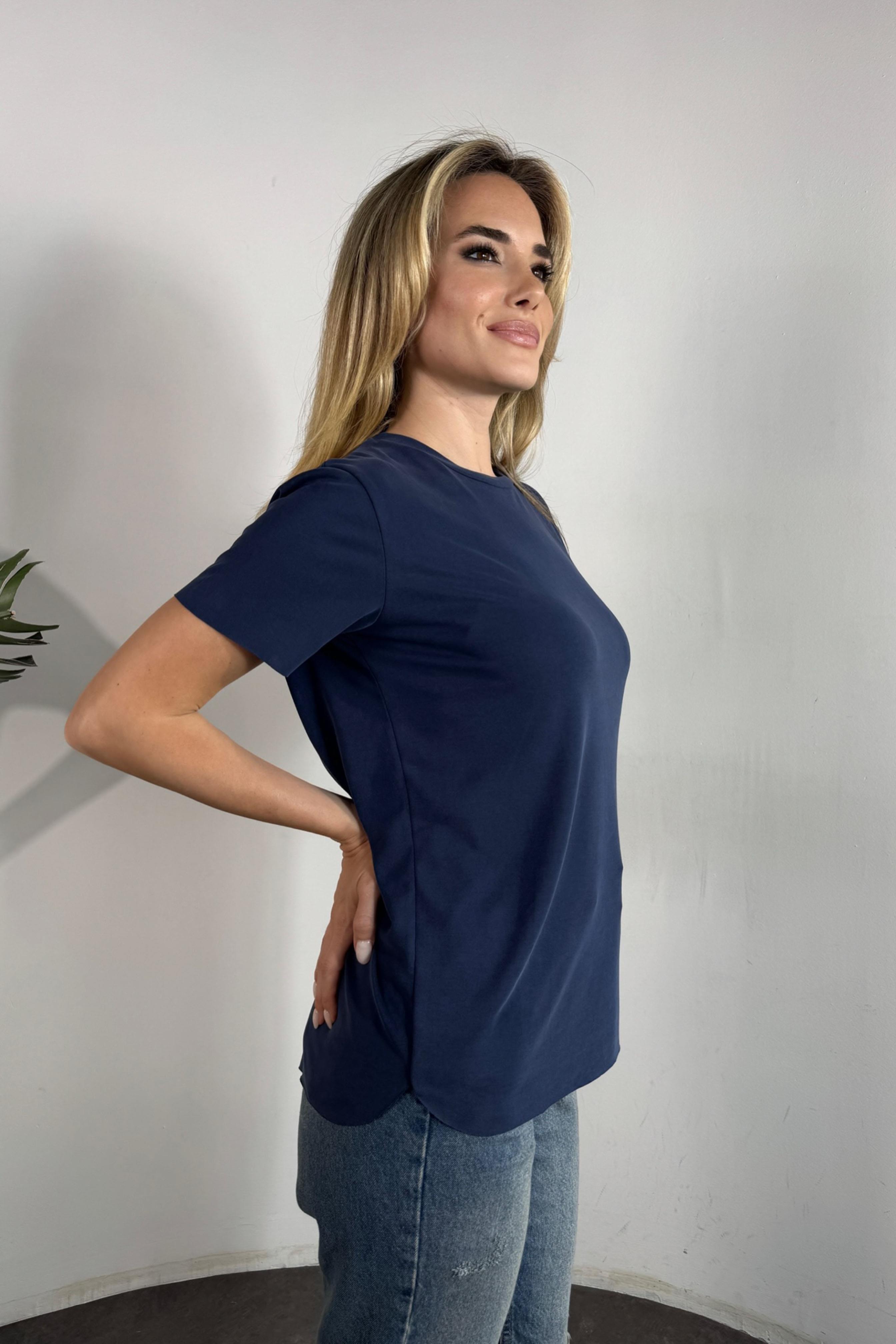Marka Model Lazer Kesim Basic Tişört Lacivert