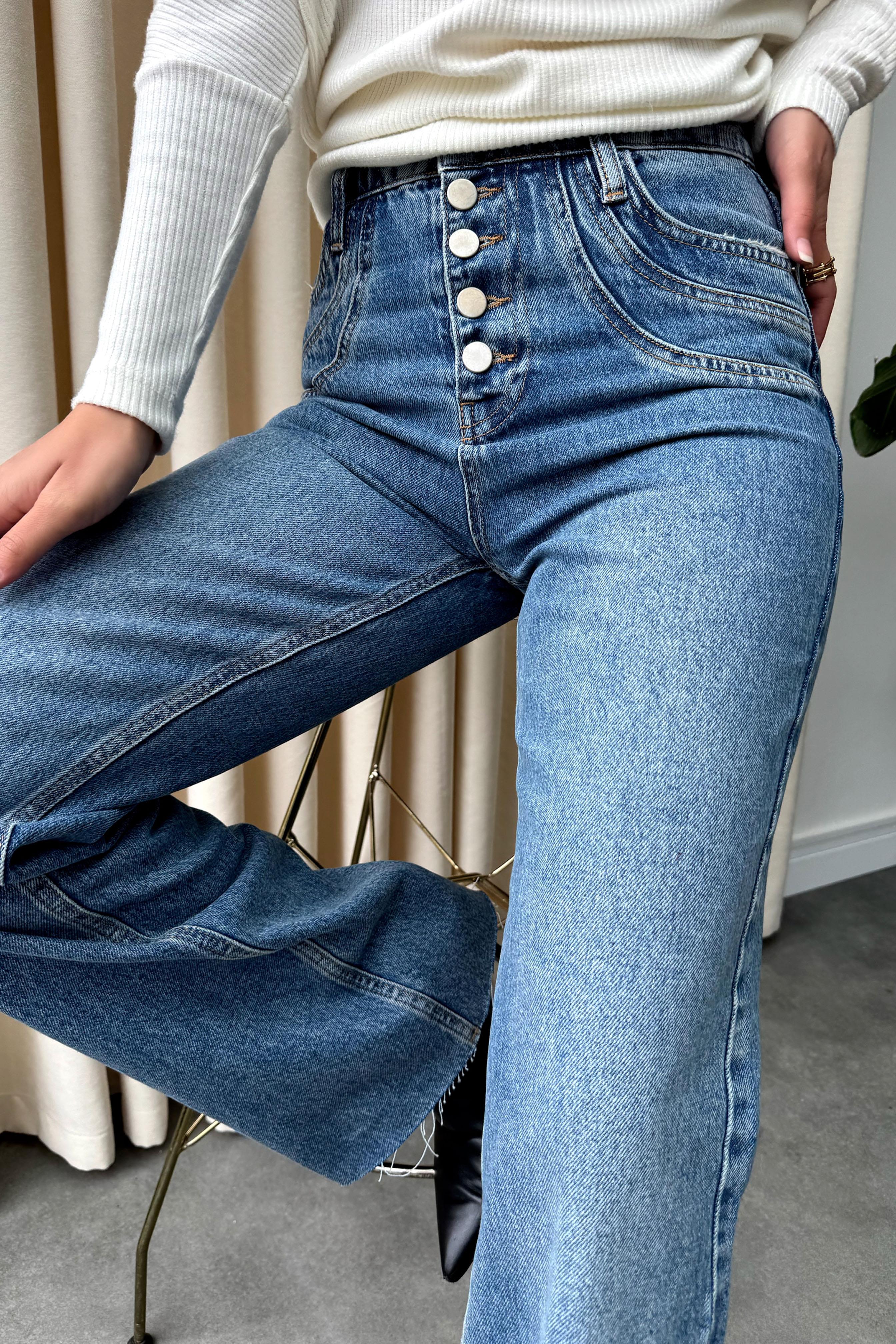 Önü Düğmeli Lazer Kesim Paça Jean Pantolon Mavi