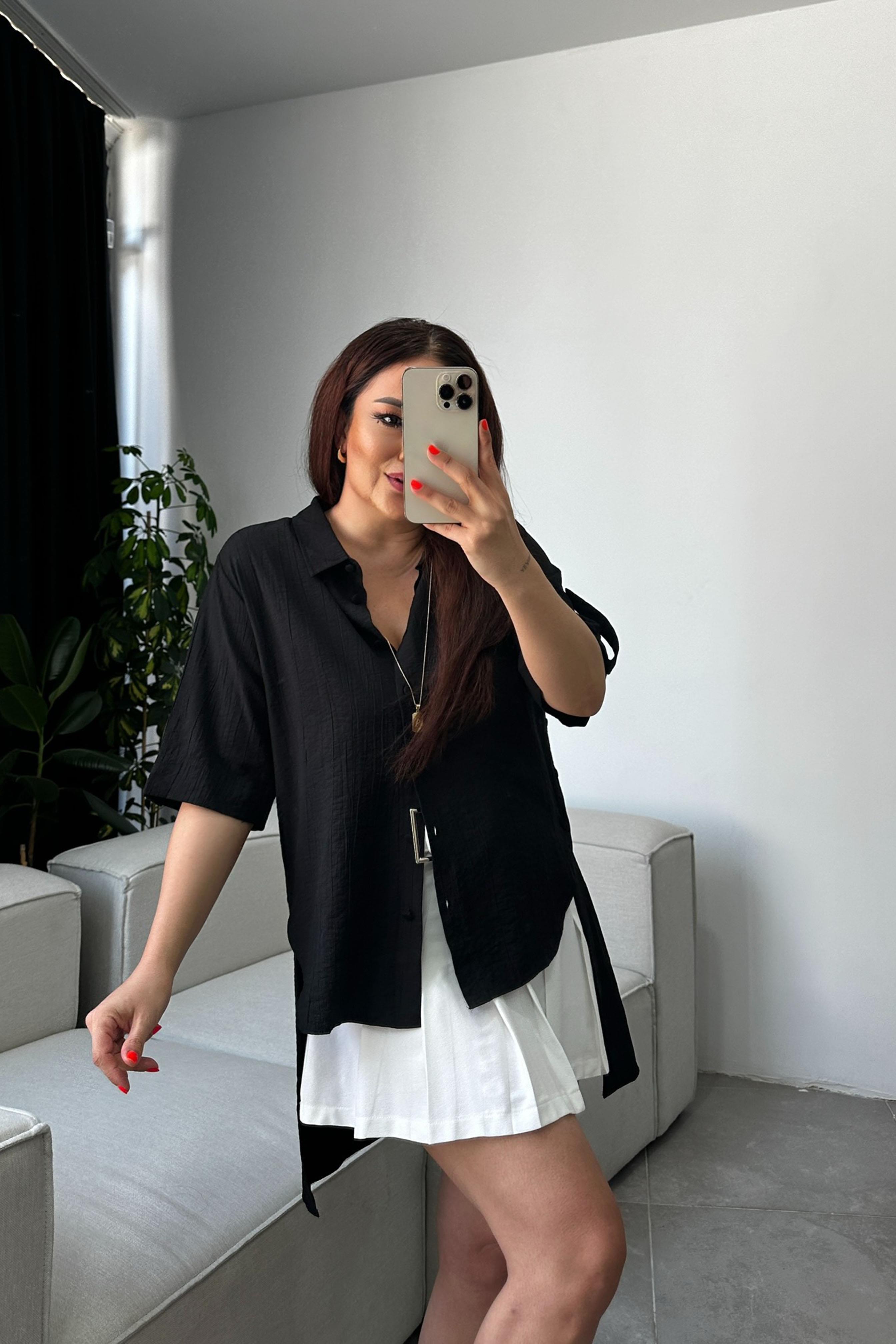 Önü Kısa Arkası Uzun Tasarım Düğme Detaylı Gömlek Siyah