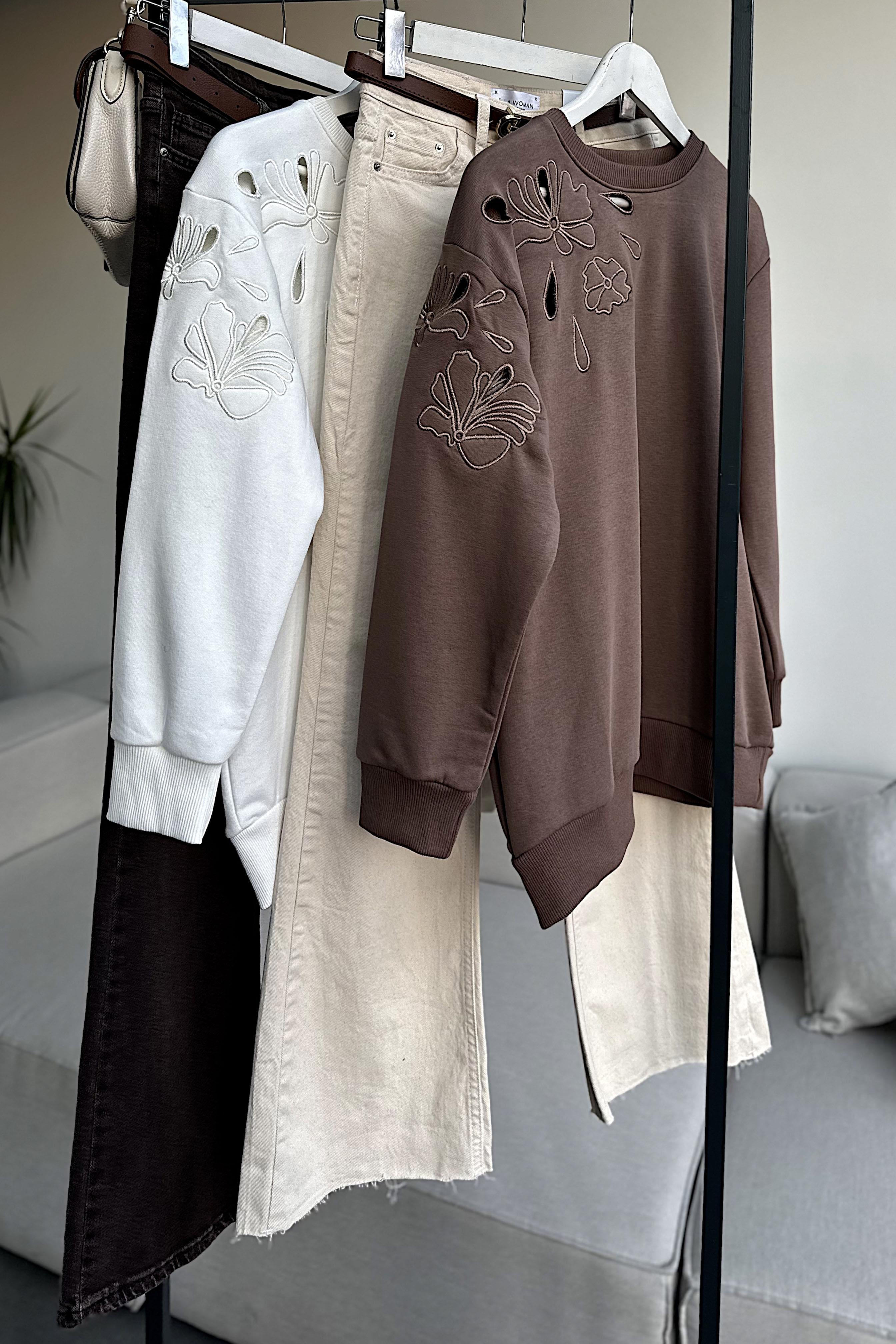 Orjinal Marka Nakışlı Cutout Sweatshirt Kahverengi