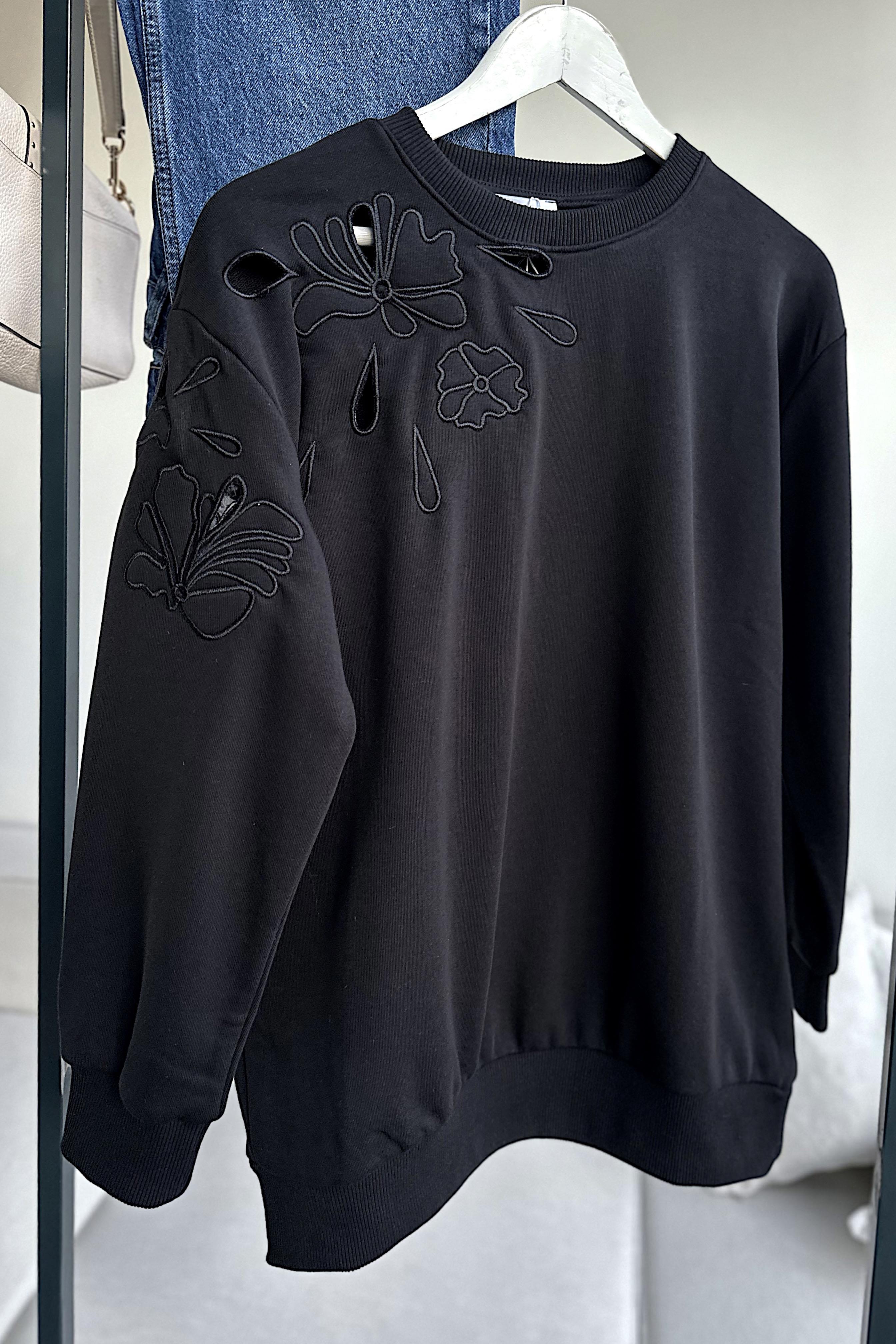 Orjinal Marka Nakışlı Cutout Sweatshirt Siyah