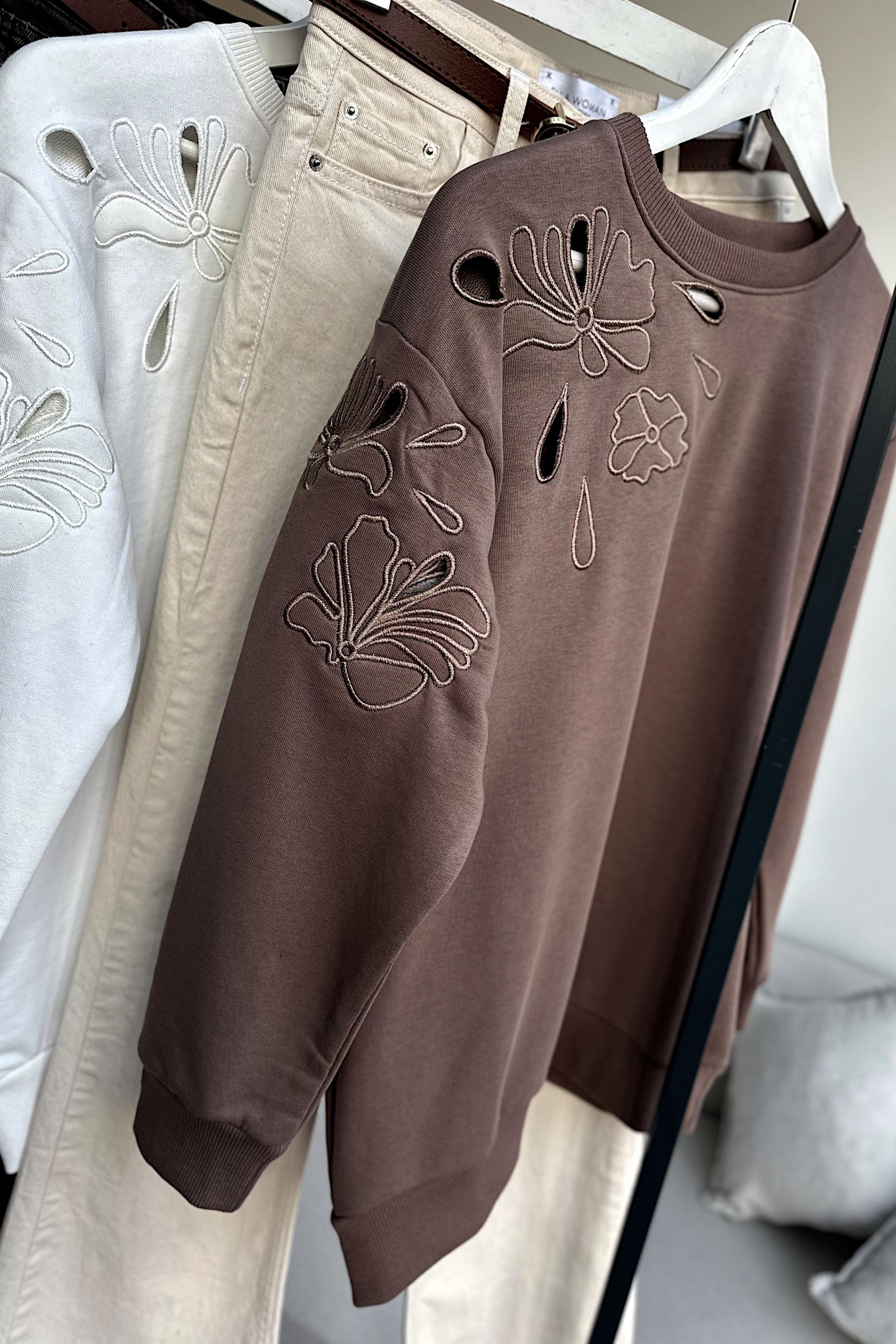 Orjinal Marka Nakışlı Cutout Sweatshirt Kahverengi