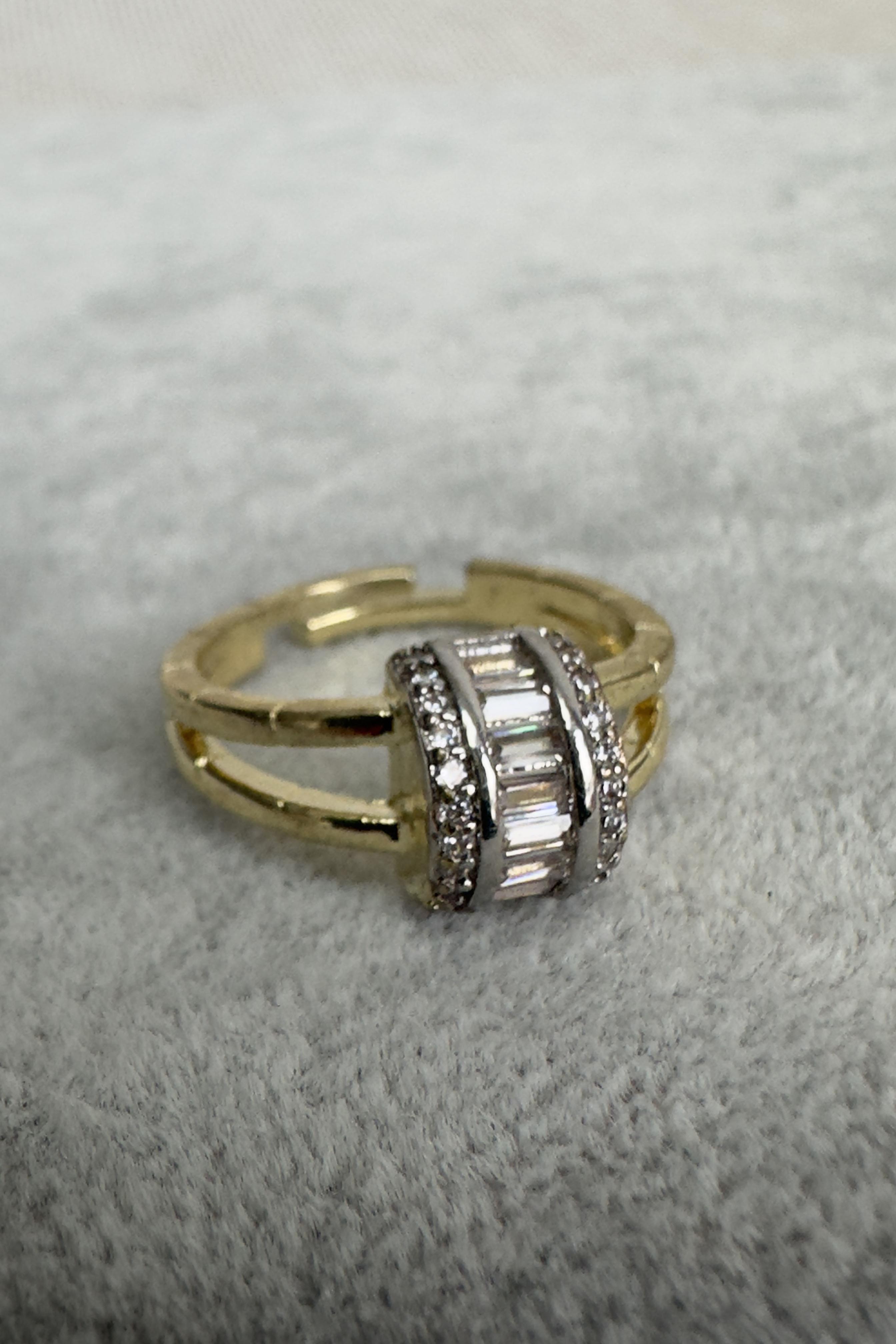 Oval Baget Zirkon Taşlı Ayarlanabilir Yüzük Gold