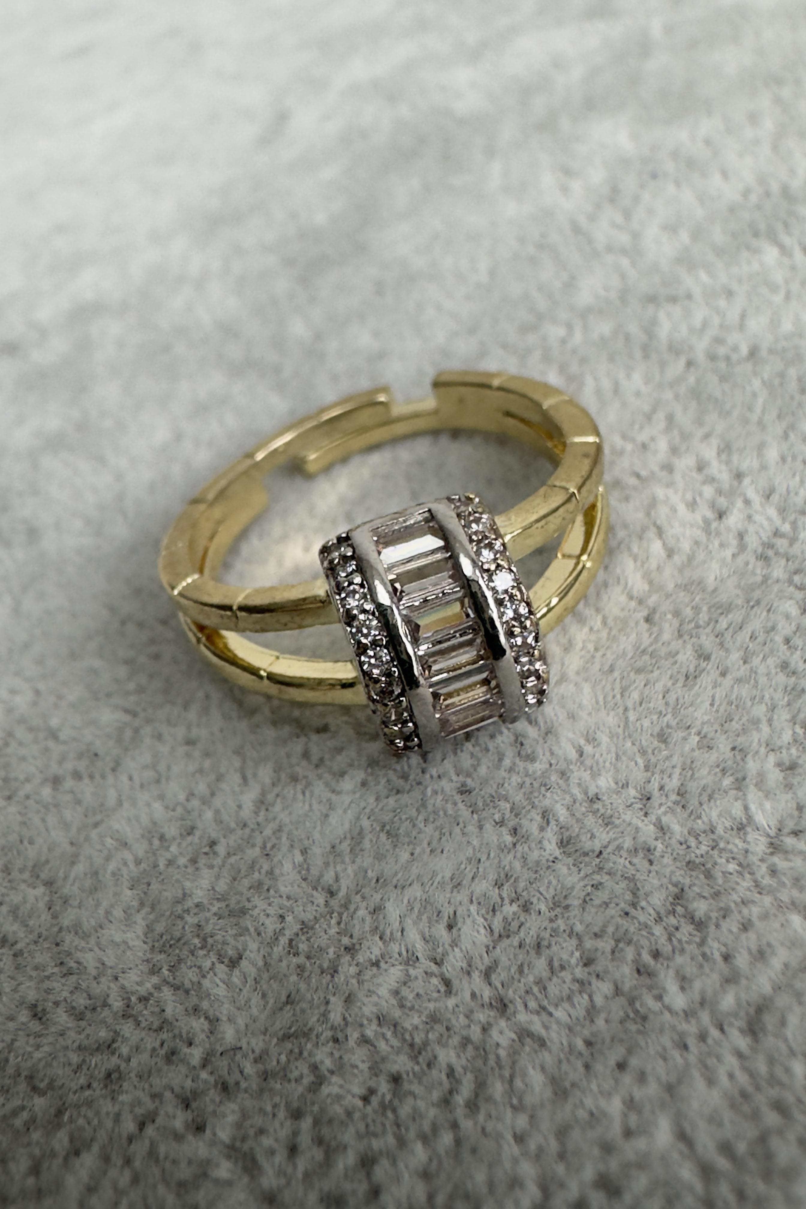 Oval Baget Zirkon Taşlı Ayarlanabilir Yüzük Gold