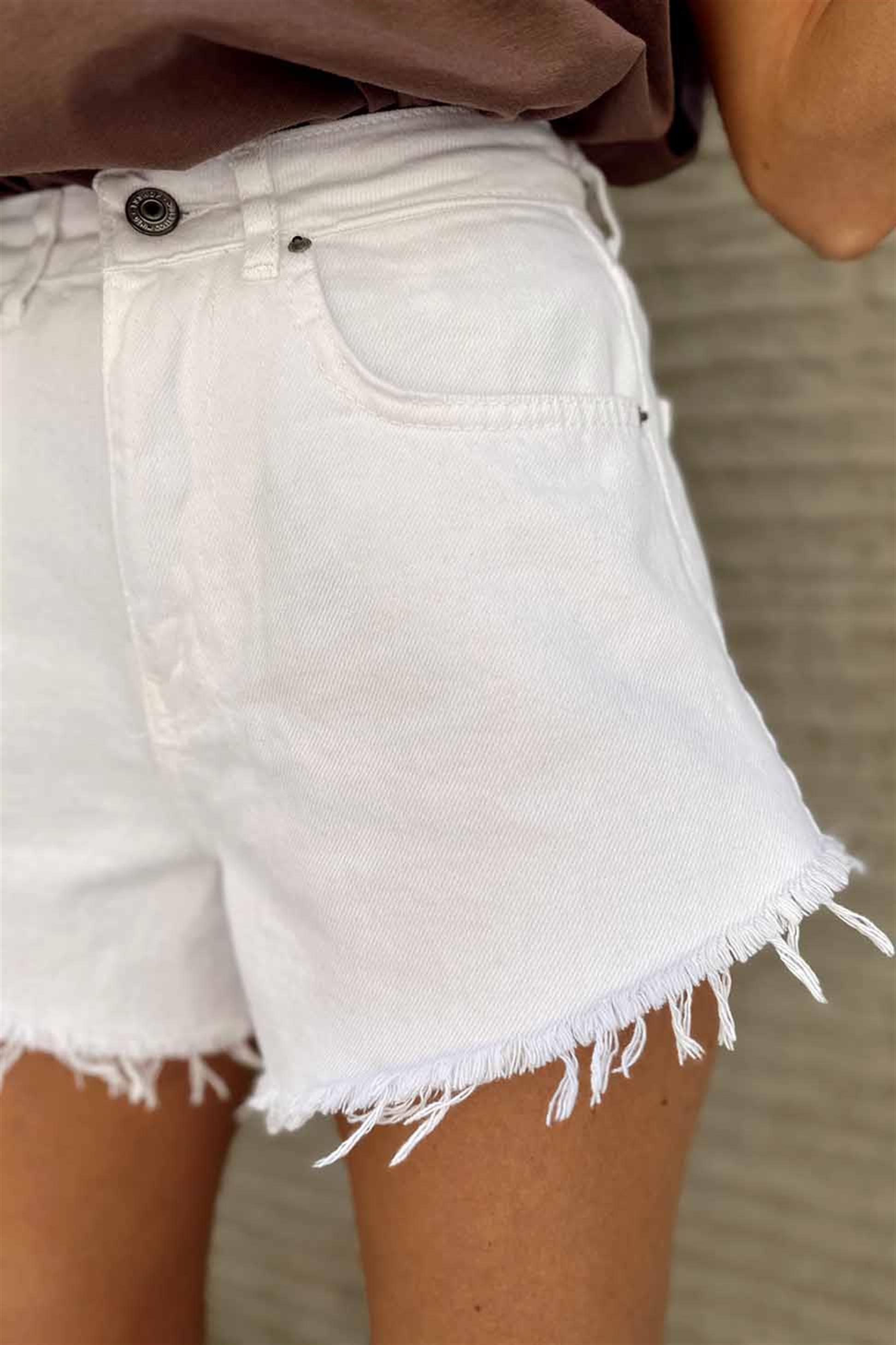 Verev Kesim Püskül Detay Denim Şort Beyaz