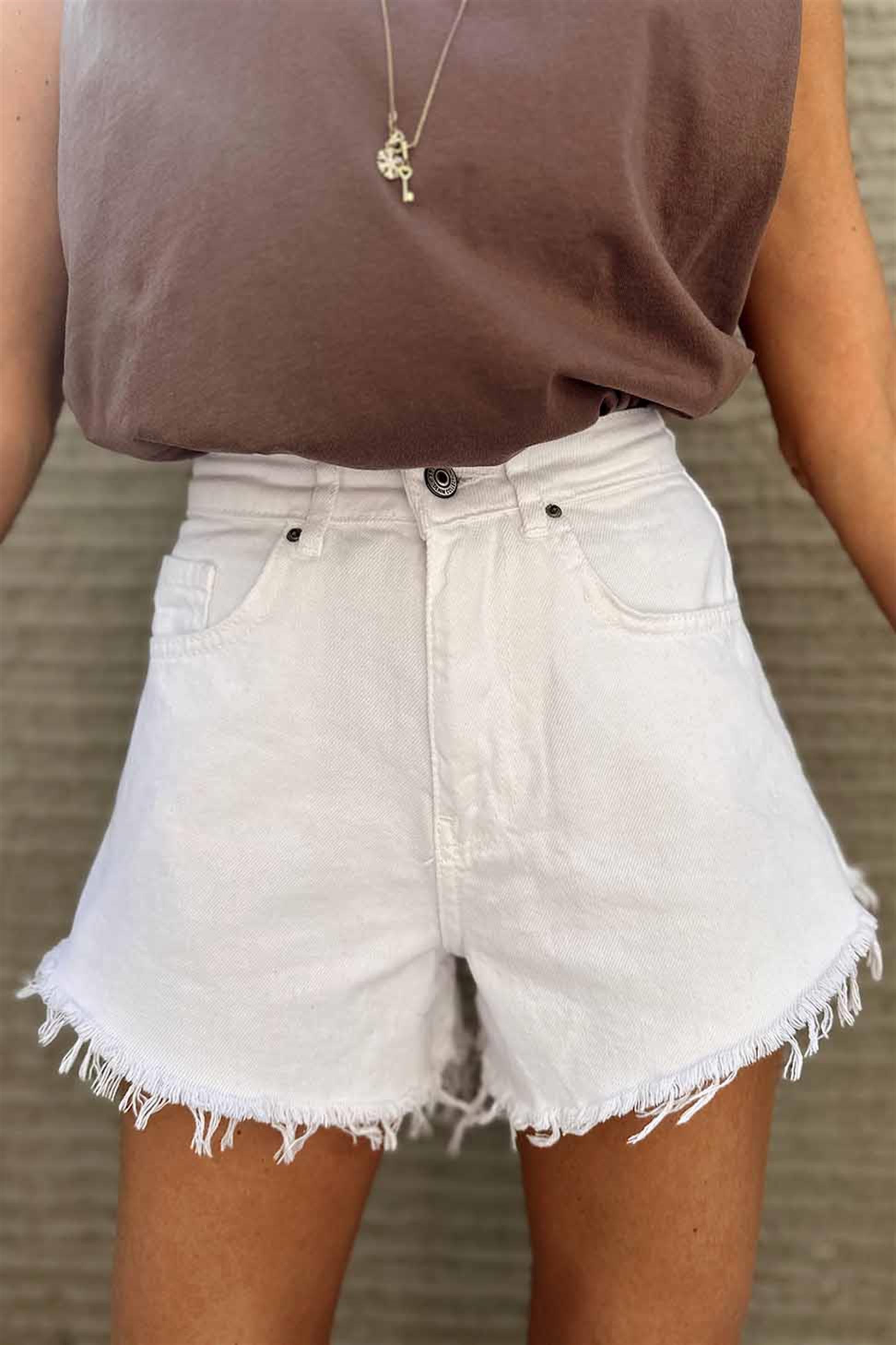 Verev Kesim Püskül Detay Denim Şort Beyaz