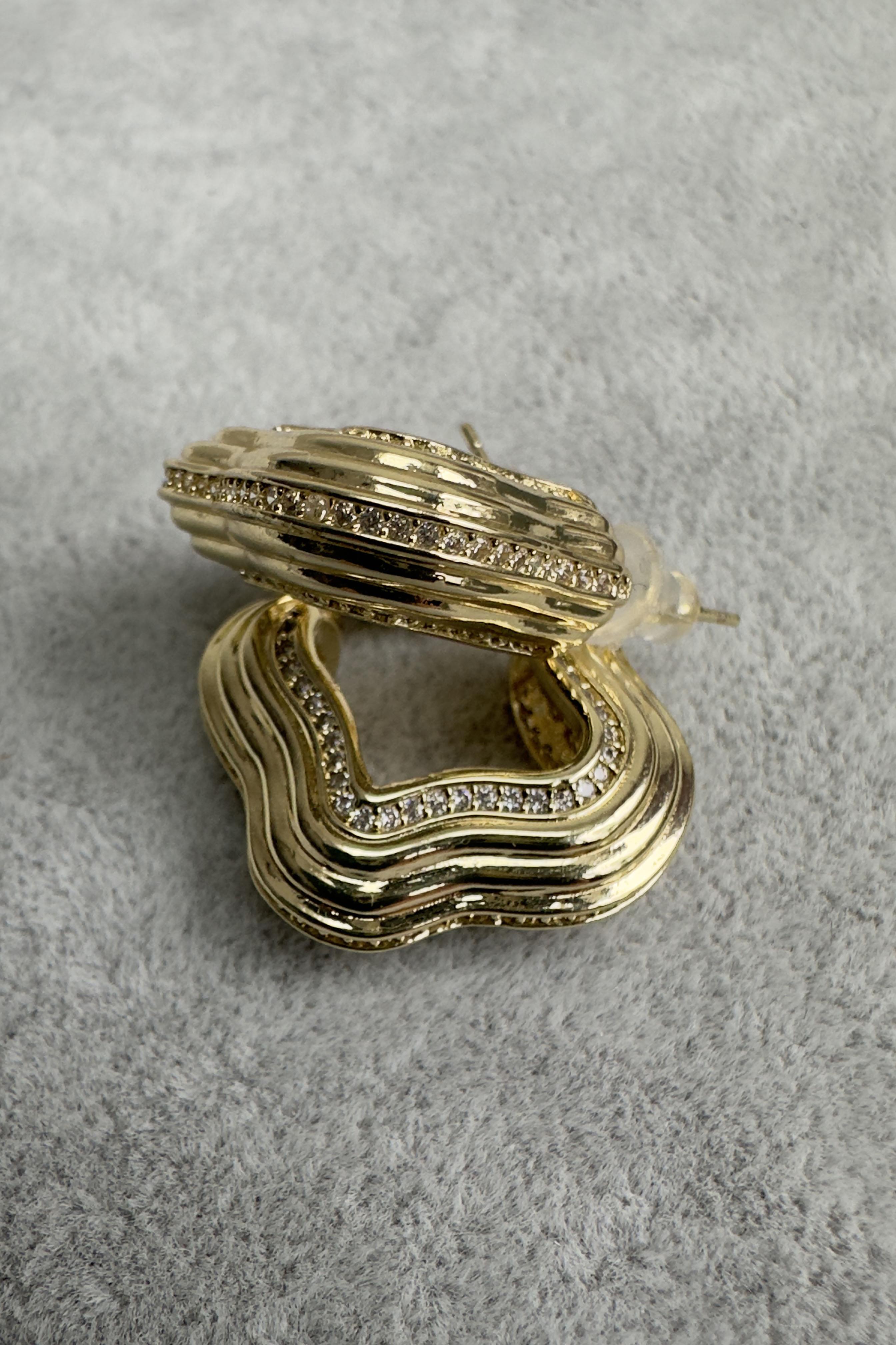 Xuping Dolgu Model Zirkon Taşlı Kare Küpe Gold