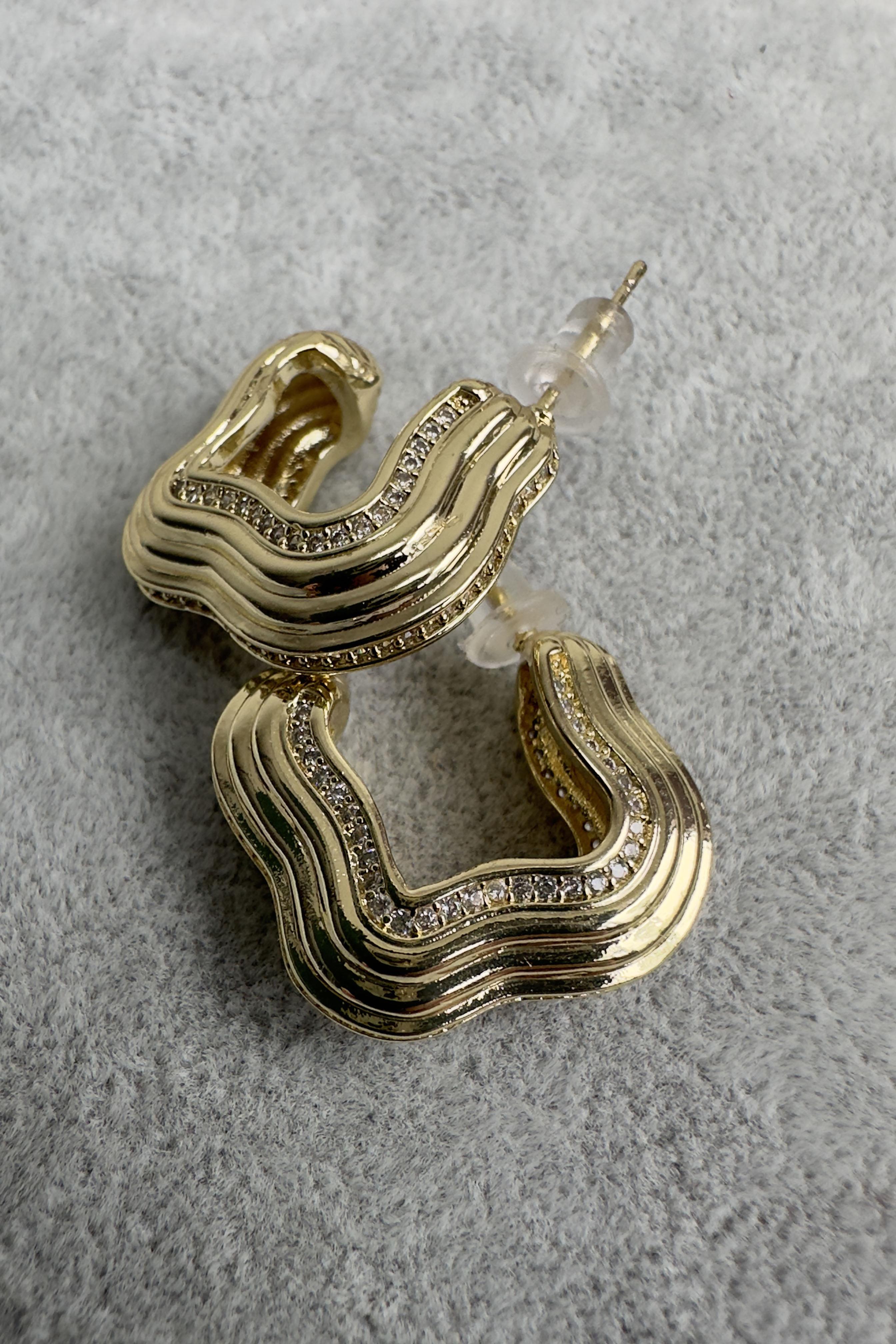 Xuping Dolgu Model Zirkon Taşlı Kare Küpe Gold