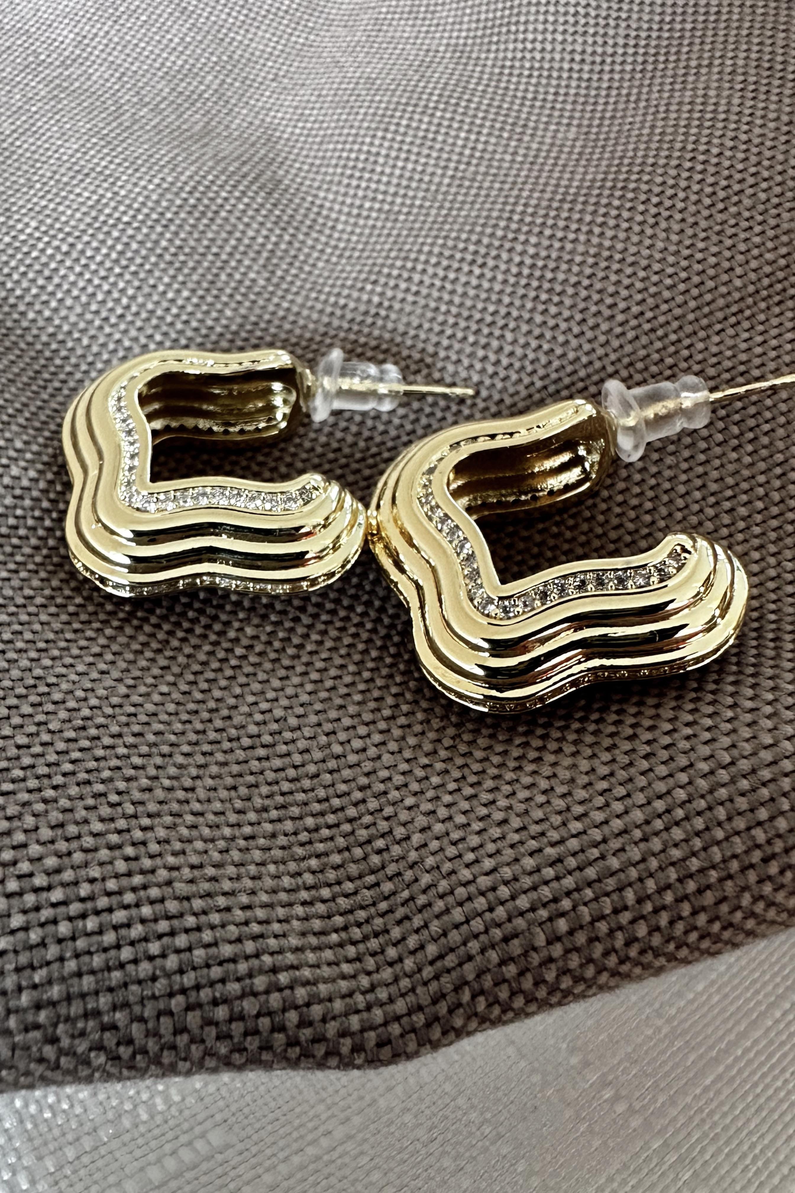 Xuping Dolgu Model Zirkon Taşlı Kare Küpe Gold