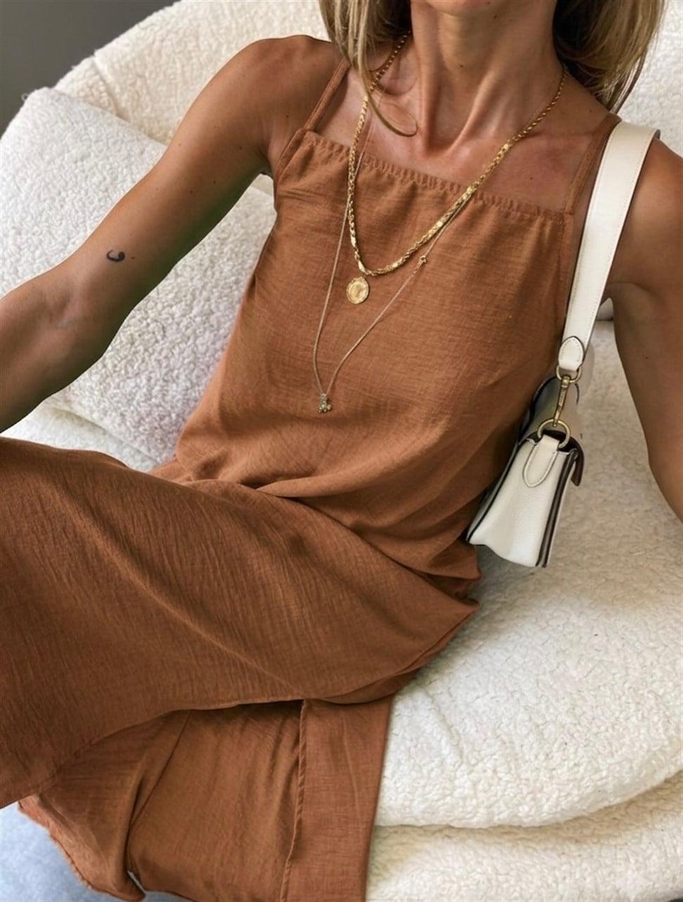Askılı Çift Yırtmaçlı Elbise Camel