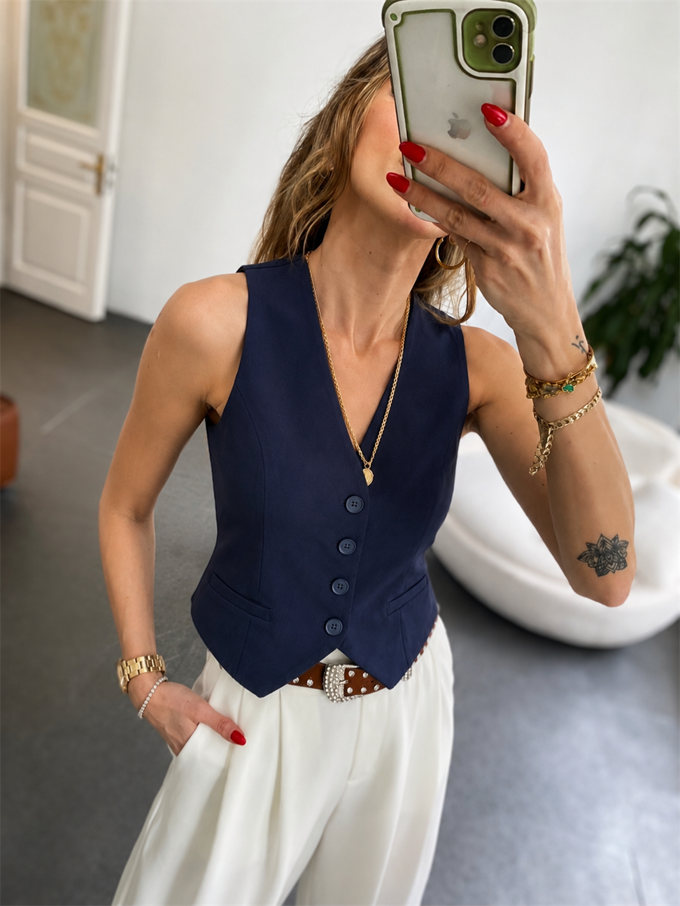 Astarlı Dört Düğmeli Crop Yelek Lacivert