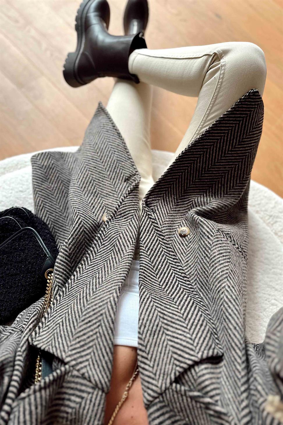 Balık Sırtı Desen Kadın Kaban Siyah