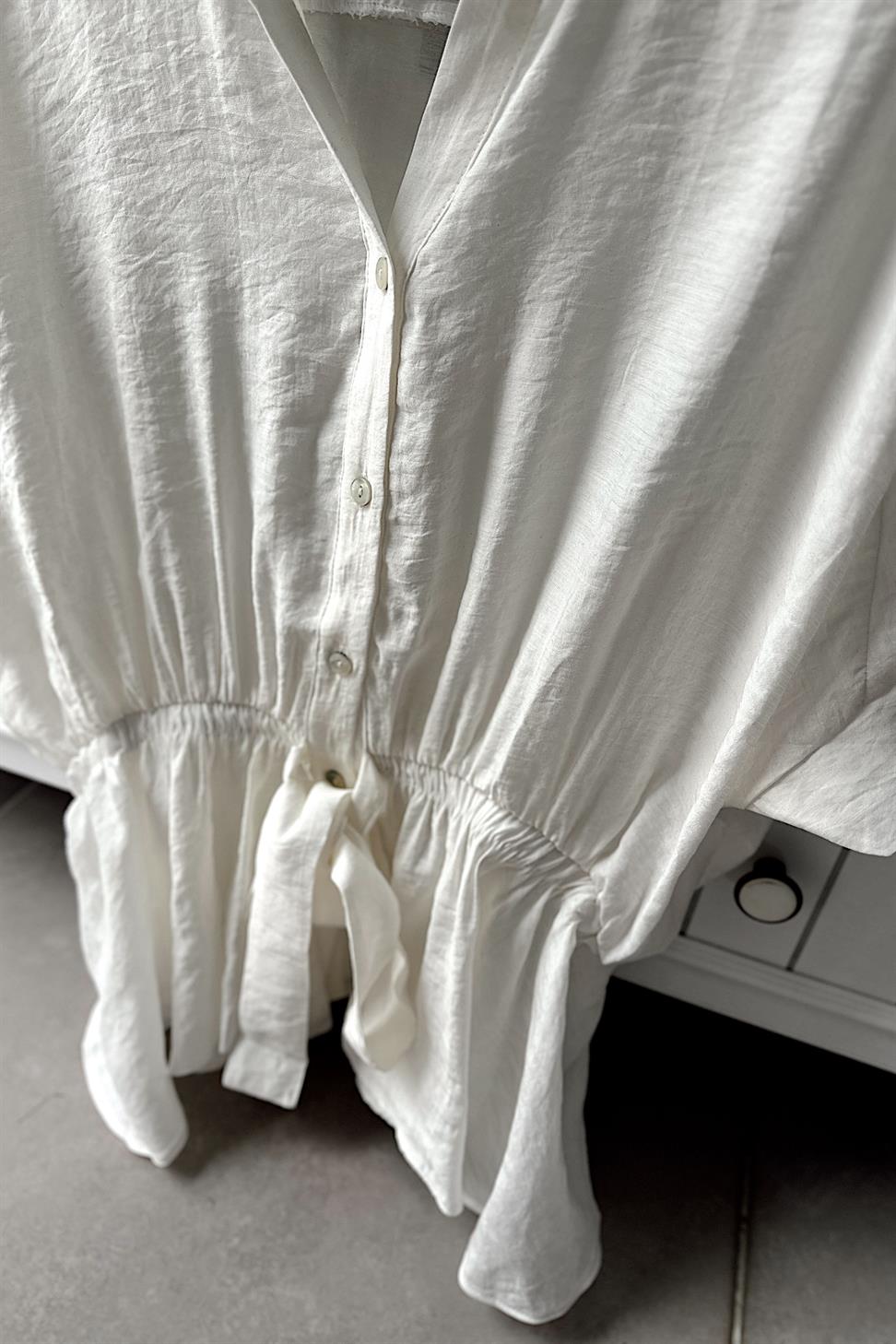 Beli Lastikli Kuşak Detaylı Tensel Gömlek Beyaz