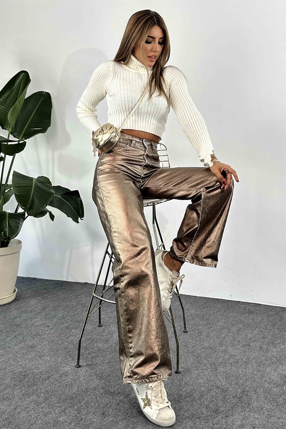 Beyaz Eskitme Detaylı Ultra Yüksek Bel Bakır Varaklı Jean Bakır