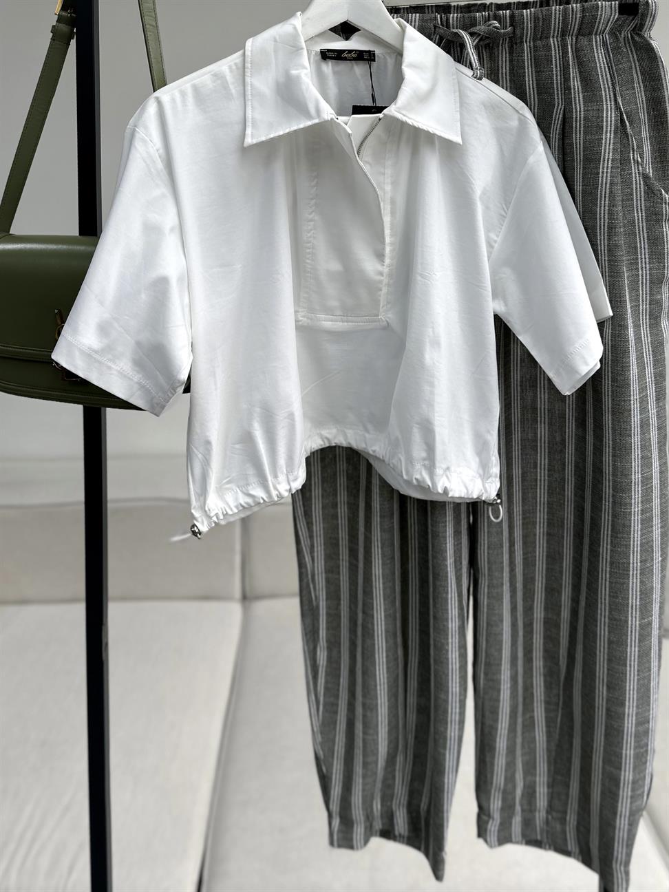 Beyaz Fermuarlı Beli Ayarlanabilir Crop Bluz