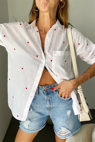 Beyaz Kırmızı Kalp Nakış Detaylı Oversize Tek Cep Detaylı Pamuk Love Gömlek