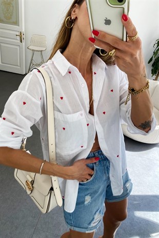 Beyaz Kırmızı Kalp Nakış Detaylı Oversize Tek Cep Detaylı Pamuk Love Gömlek