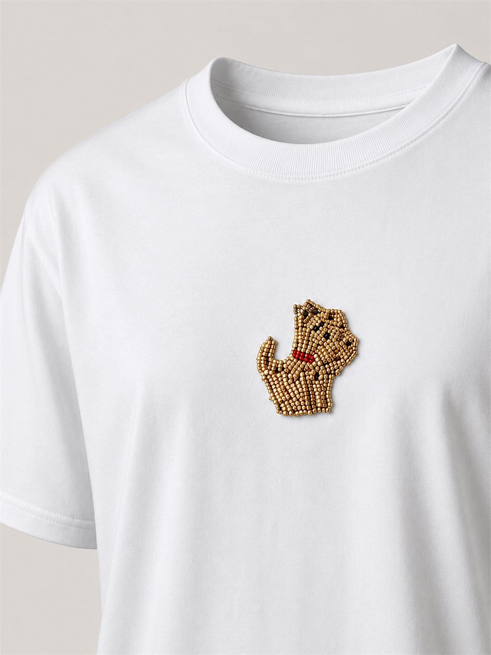 Beyaz Köpüş Taş Detaylı Basic Tshirt