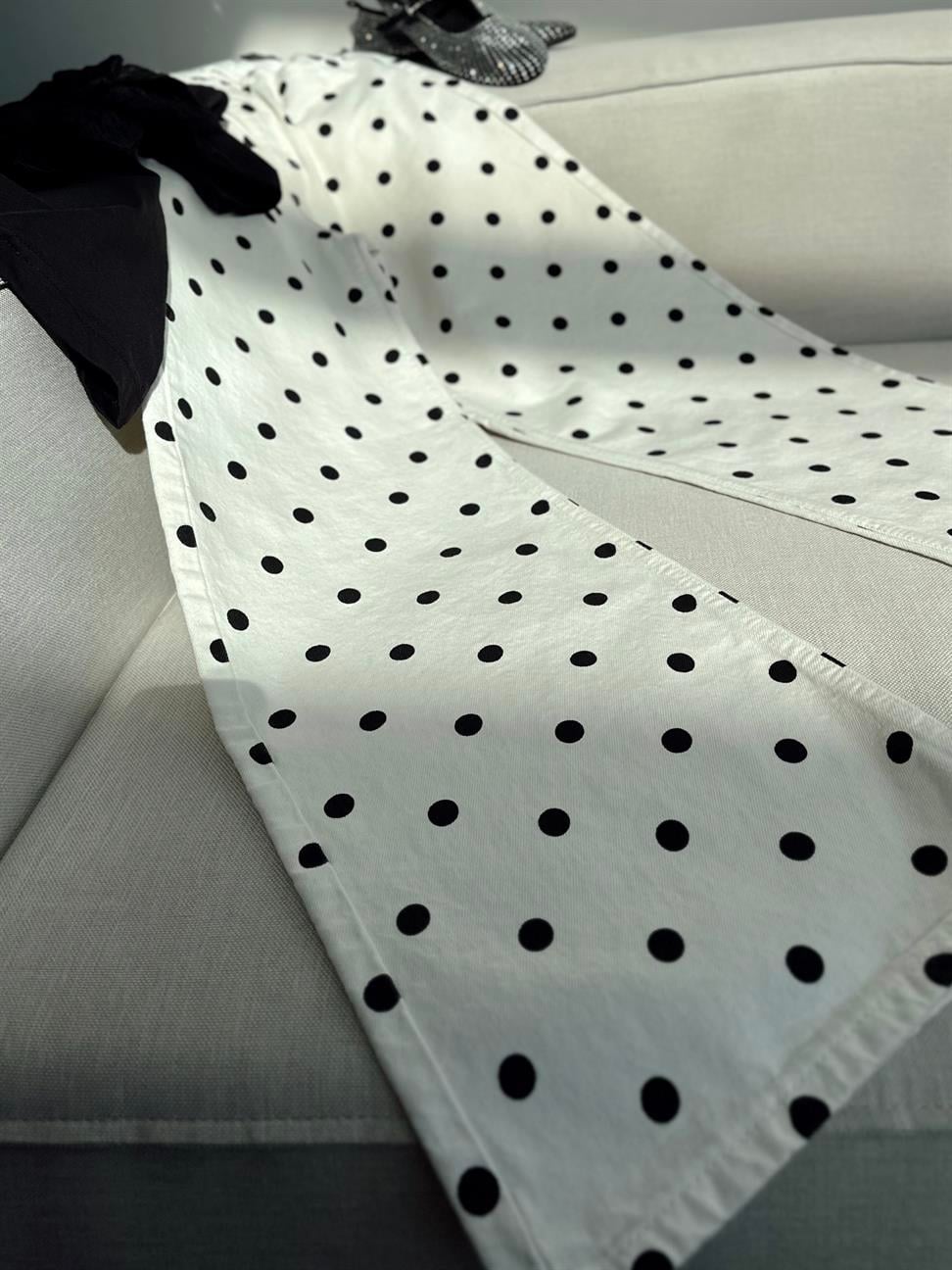 Beyaz Siyah Yüksek Bel Puantiyeli Jean Pantolon