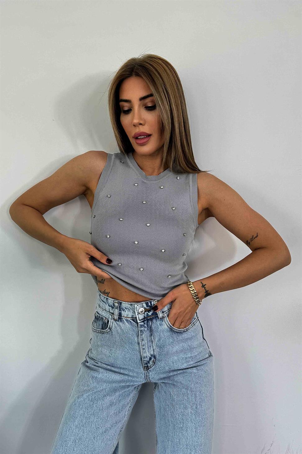 Bisiklet Yaka Taşlı Tasarım Bluz Gri