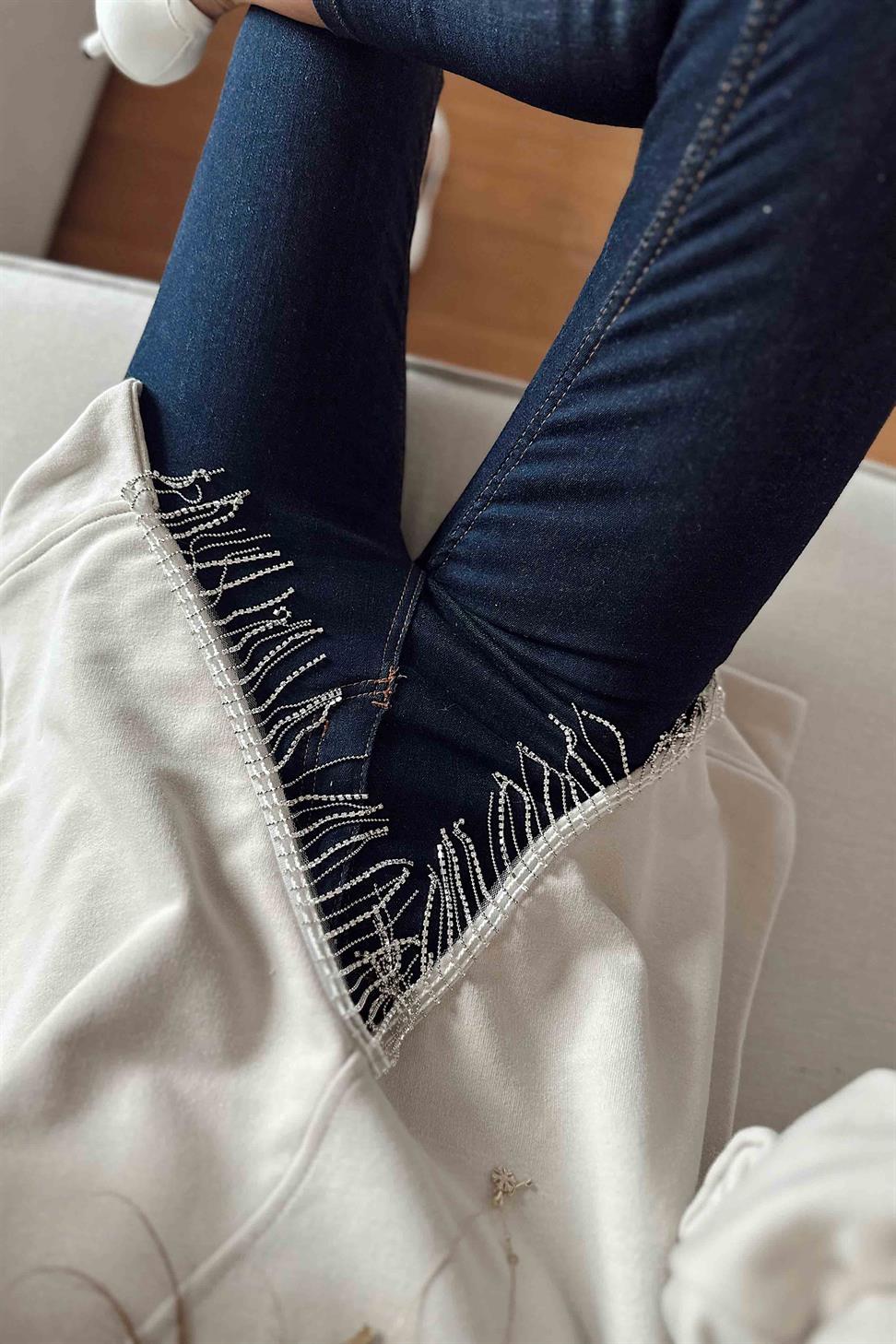 V Taş Püsküllü Tasarım Sweatshirt Bej