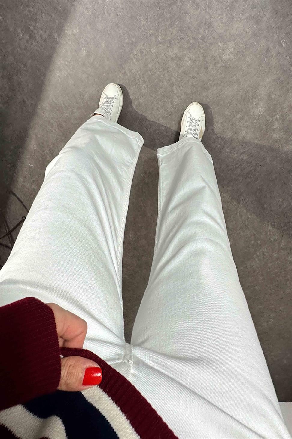 Cep Detaylı Geniş Paça Jean Beyaz