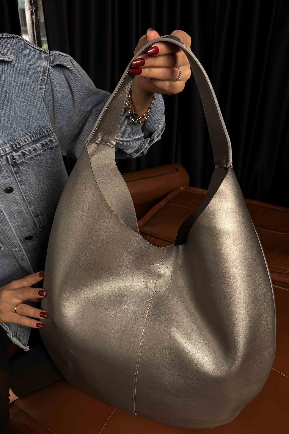 Çıt Çıt Kapatmalı Makyaj Çantası El ve Omuz Çantası Metalik Gri