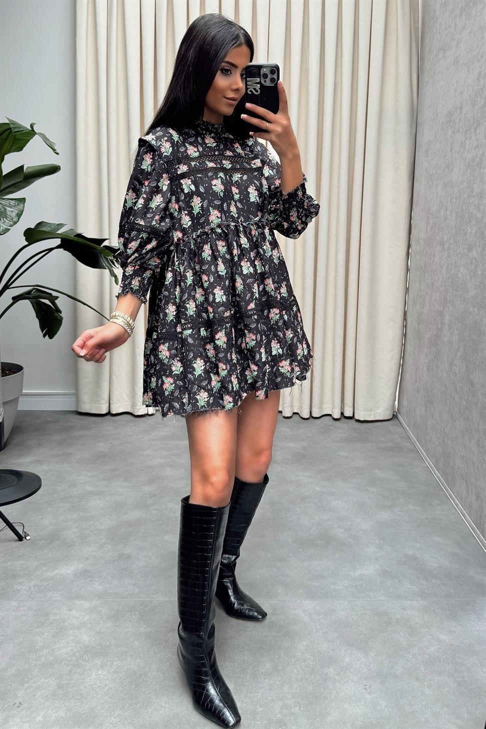 Dantel Detaylı Çiçek Desenli Mini Elbise Siyah