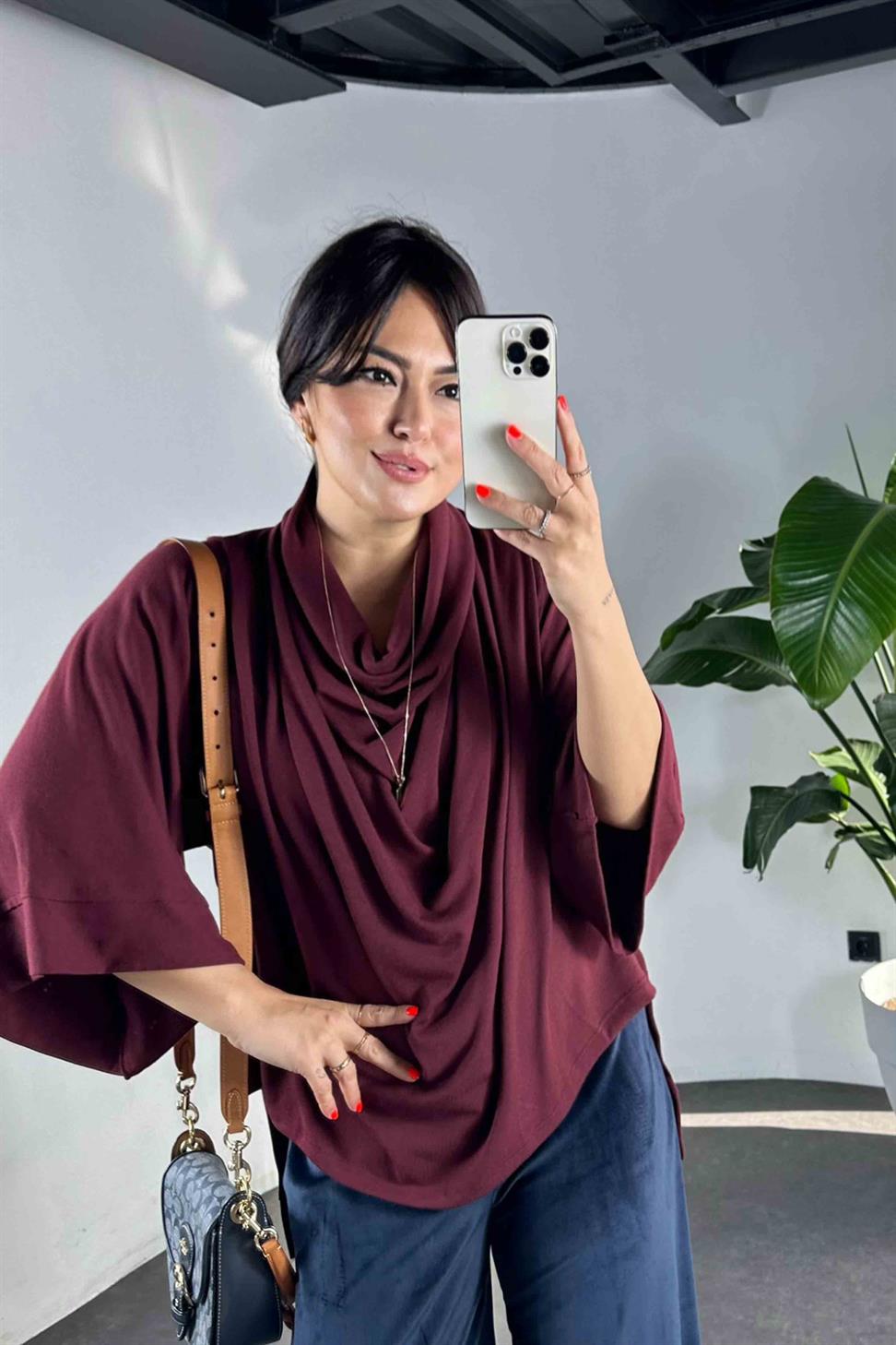 Degaje Yaka Ters Dikiş Tasarım Kadın Bluz Bordo
