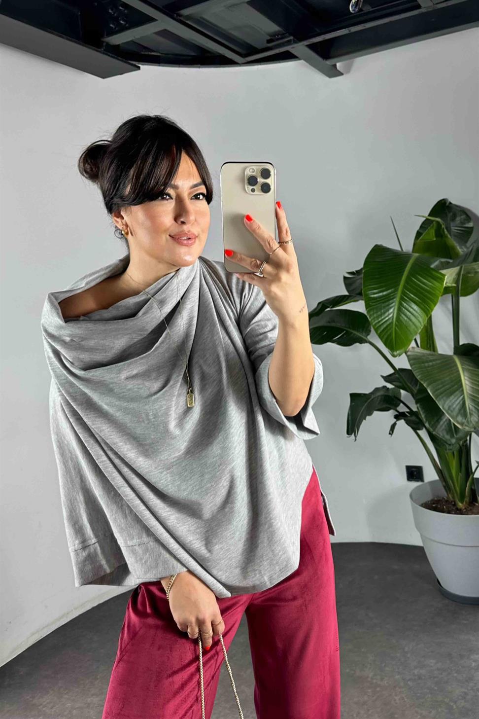 Degaje Yaka Ters Dikiş Tasarım Kadın Bluz Gri