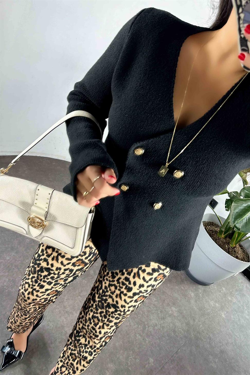 Dört Düğmeli Çelik Örme Triko Kadın Ceket Hırka Siyah