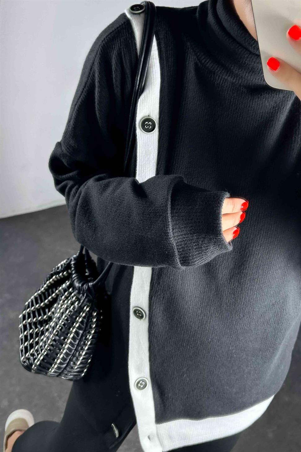 Düğme Detaylı Triko Boğazlı Kadın Sweat Siyah