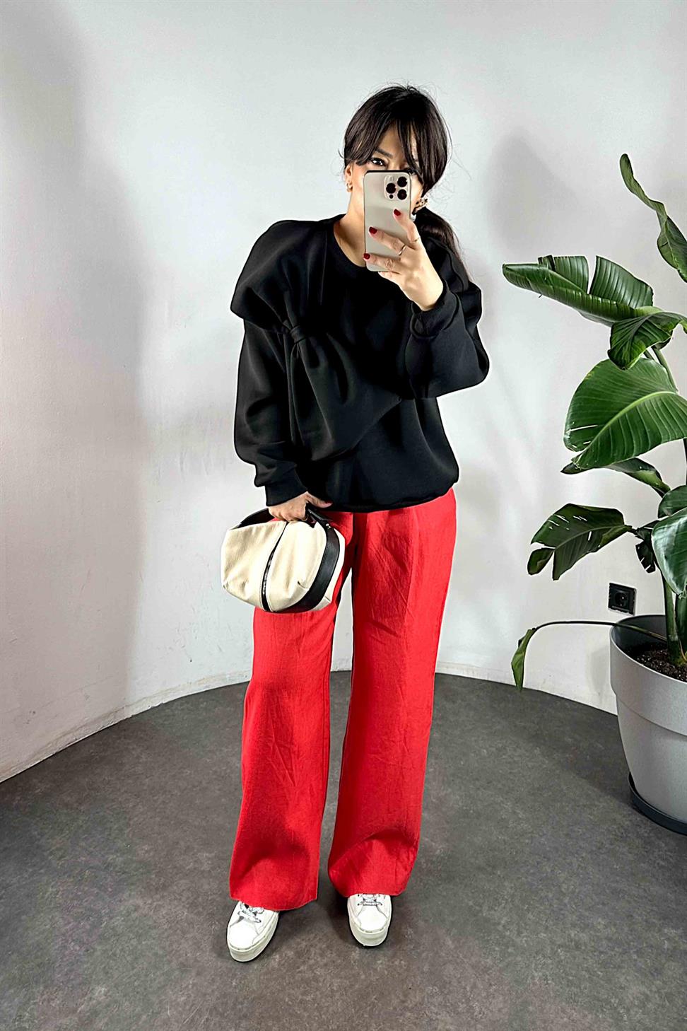 Fiyonk Detay İçi Şardonlu Oversive Sweatshirt Siyah