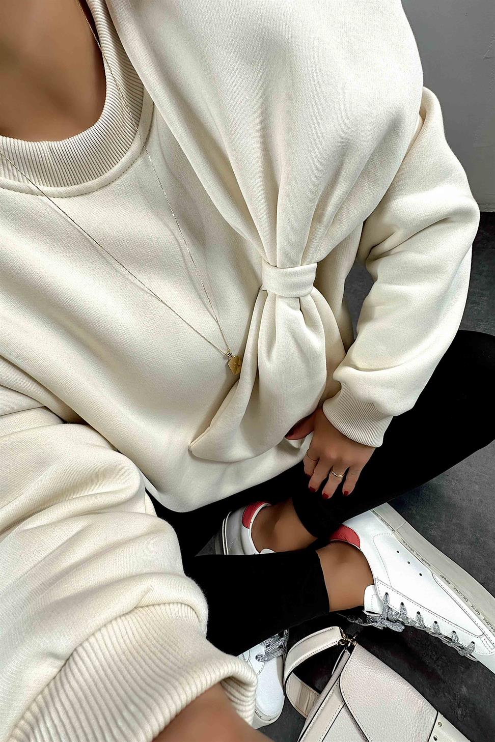 Fiyonk Detay İçi Şardonlu Oversive Sweatshirt Ekru