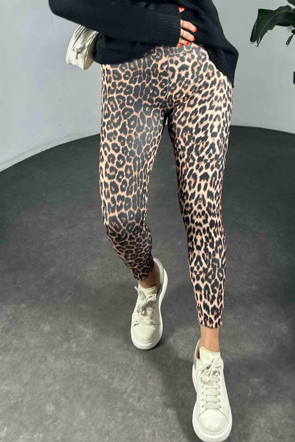 Geniş Kemer Leopar Desenli Kadın Tayt Somon