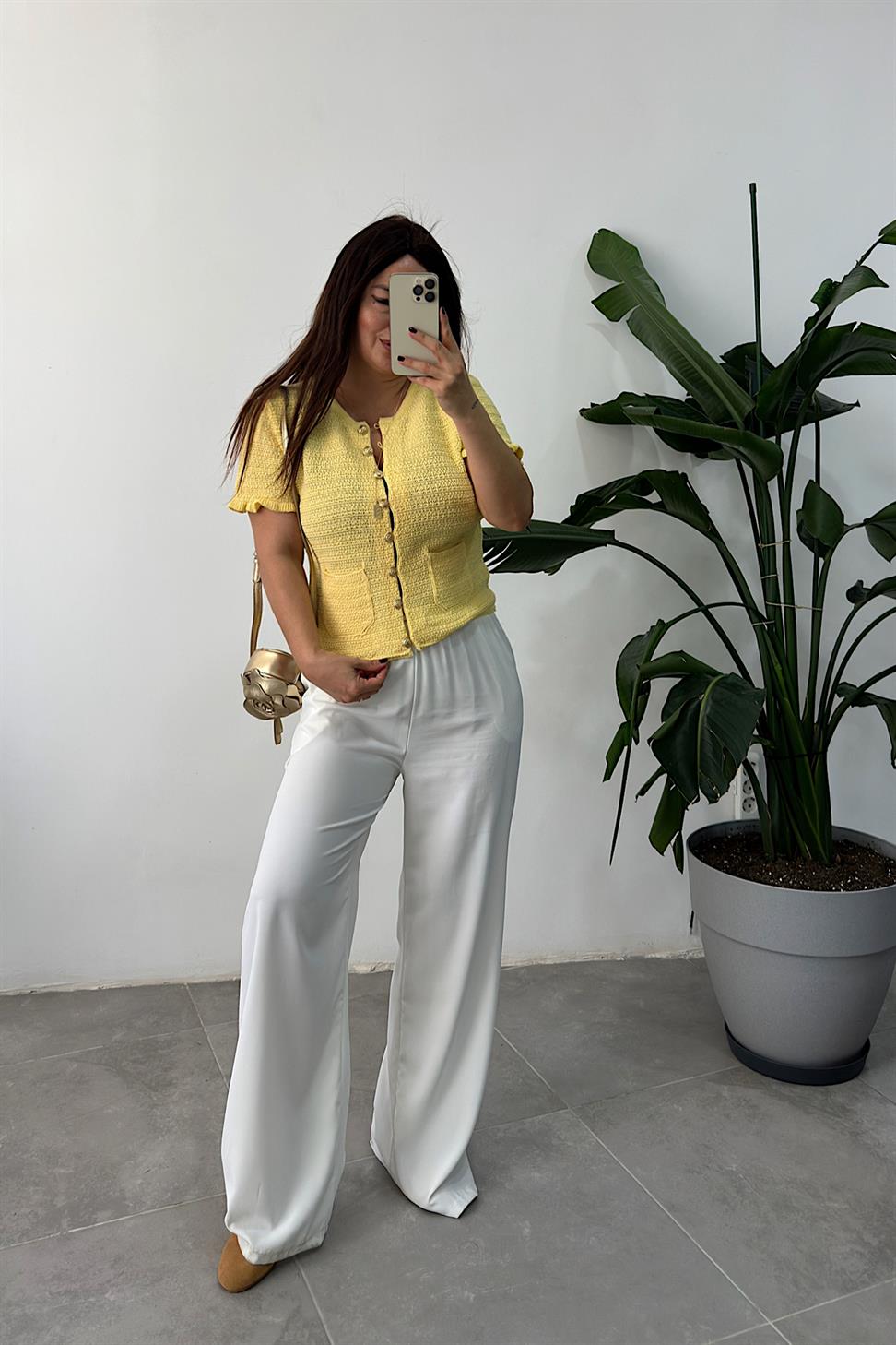 Gold Düğmeli Çift Cep Detaylı Kısa Kollu Hırka Sarı